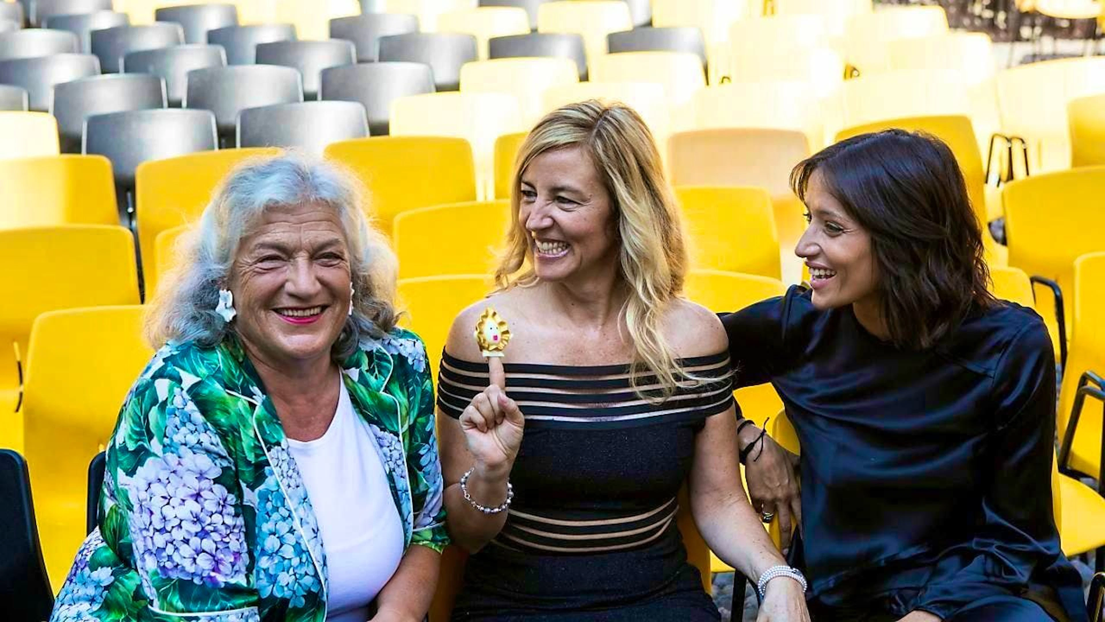 Ellen Ringier (left) at the Locarno Film Festival, together with director Barbara Miller and actress Melanie Winiger. Ellen Ringier died at the age of 73. (archive picture)