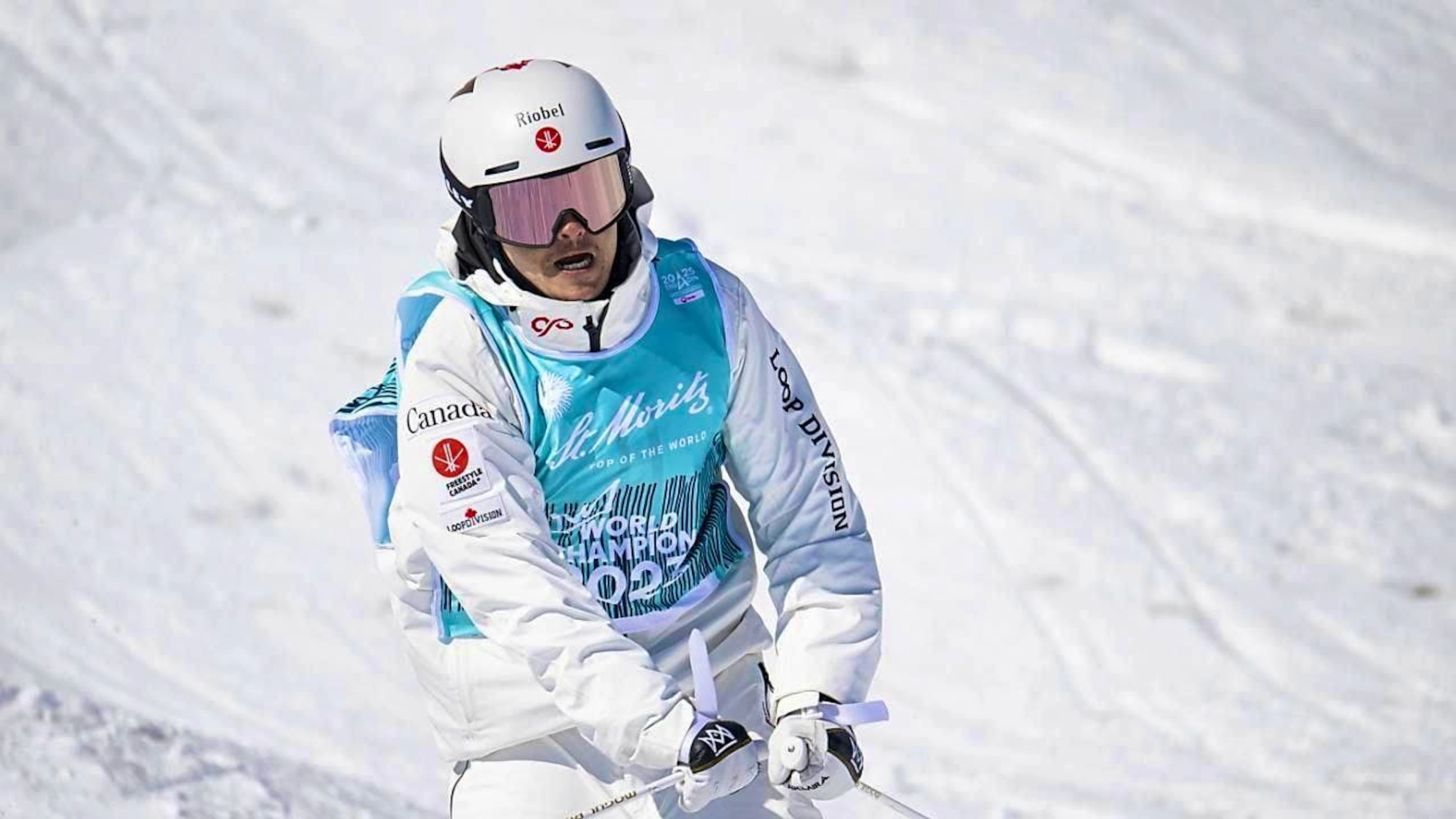 Eight-time world champion and top favorite Mikaël Kingsbury from Canada is left behind.