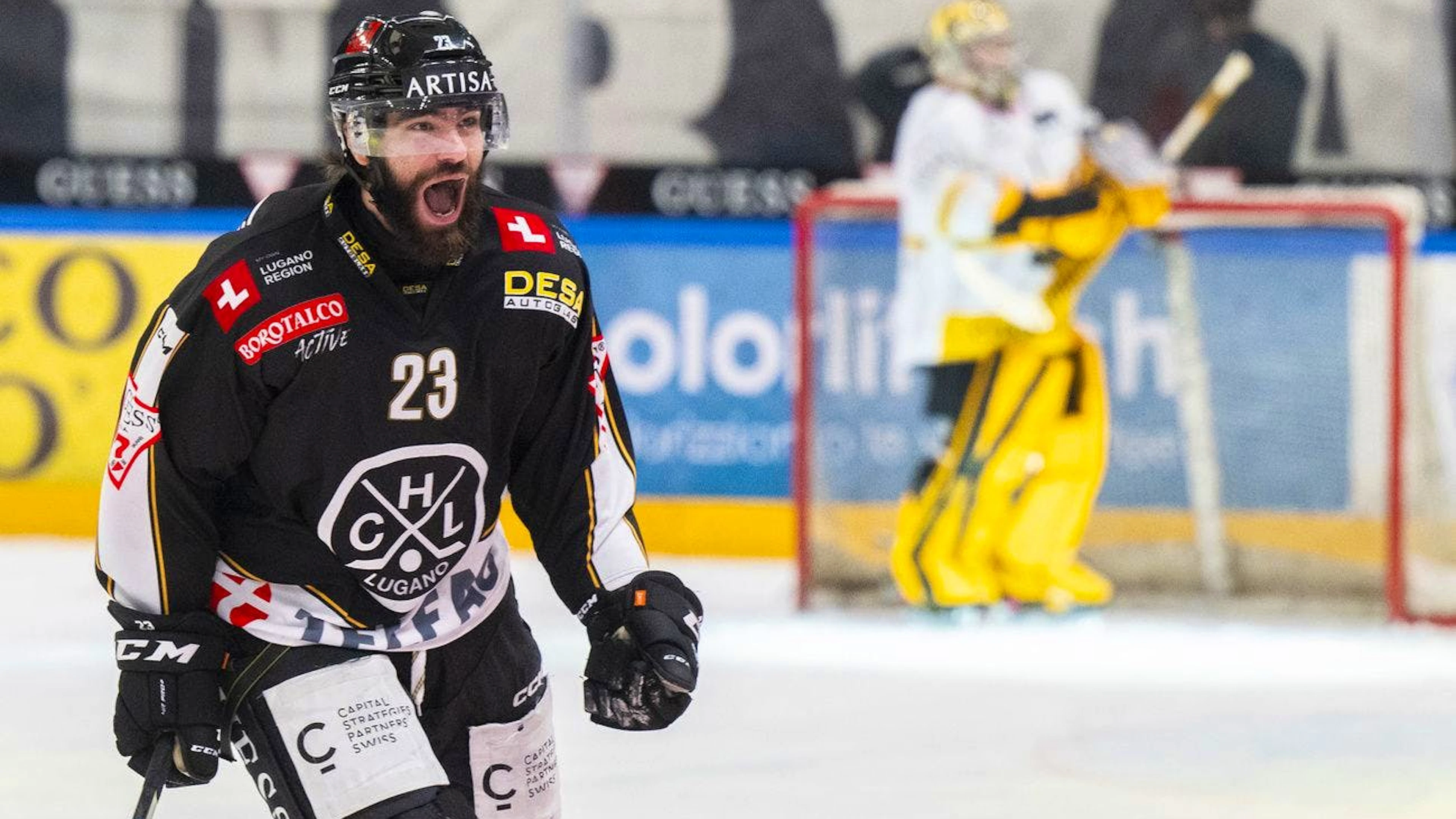 Grosser Jubel bei Giovanni Morini und dem HC Lugano nach dem späten Siegtreffer in Spiel 3.