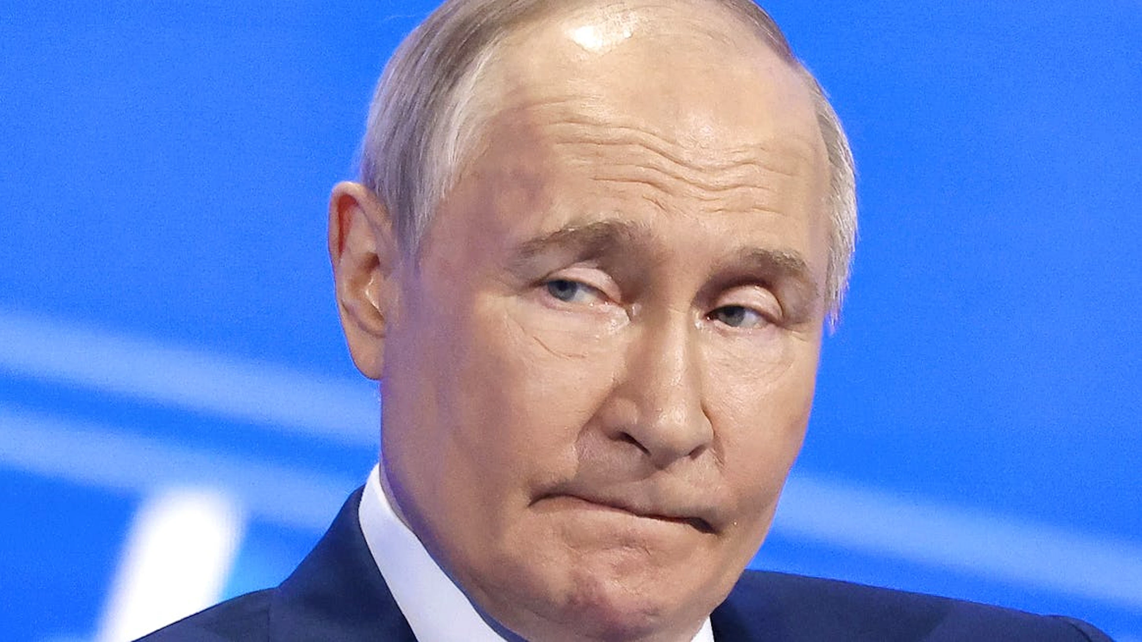 Les Européens ont également renforcé leurs sanctions financières contre la Russie de Poutine en ajoutant 22 banques à celles qui sont interdites d'accès au système international de paiements, le Swift.