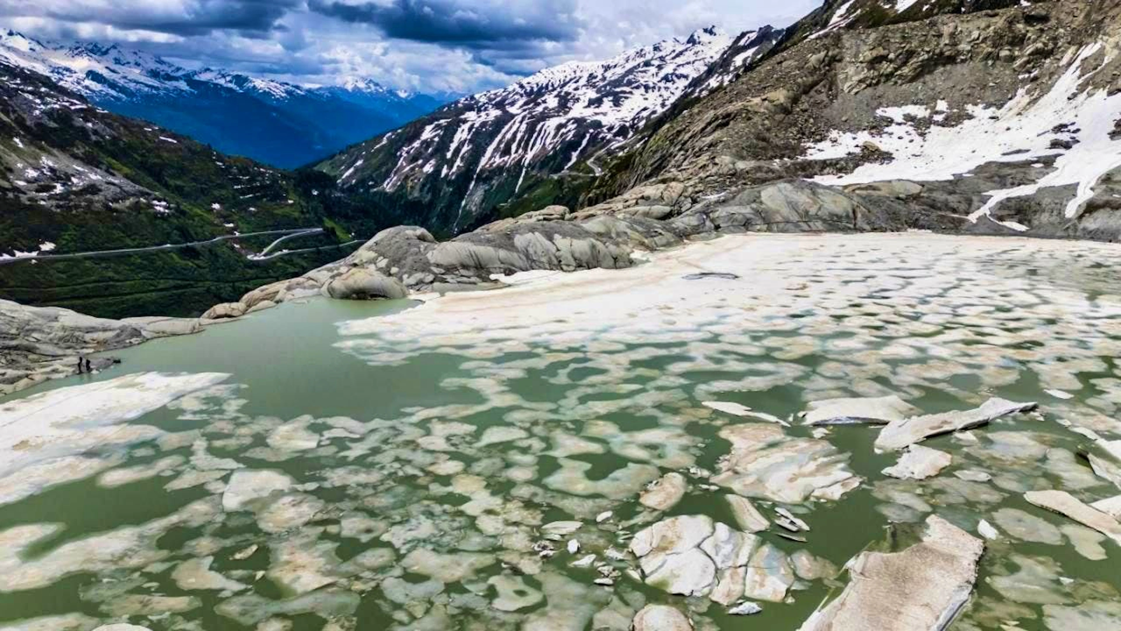 According to the Unesco World Water Report, melting glaciers are central to the water supply. But this water resource is at risk. (archive picture)