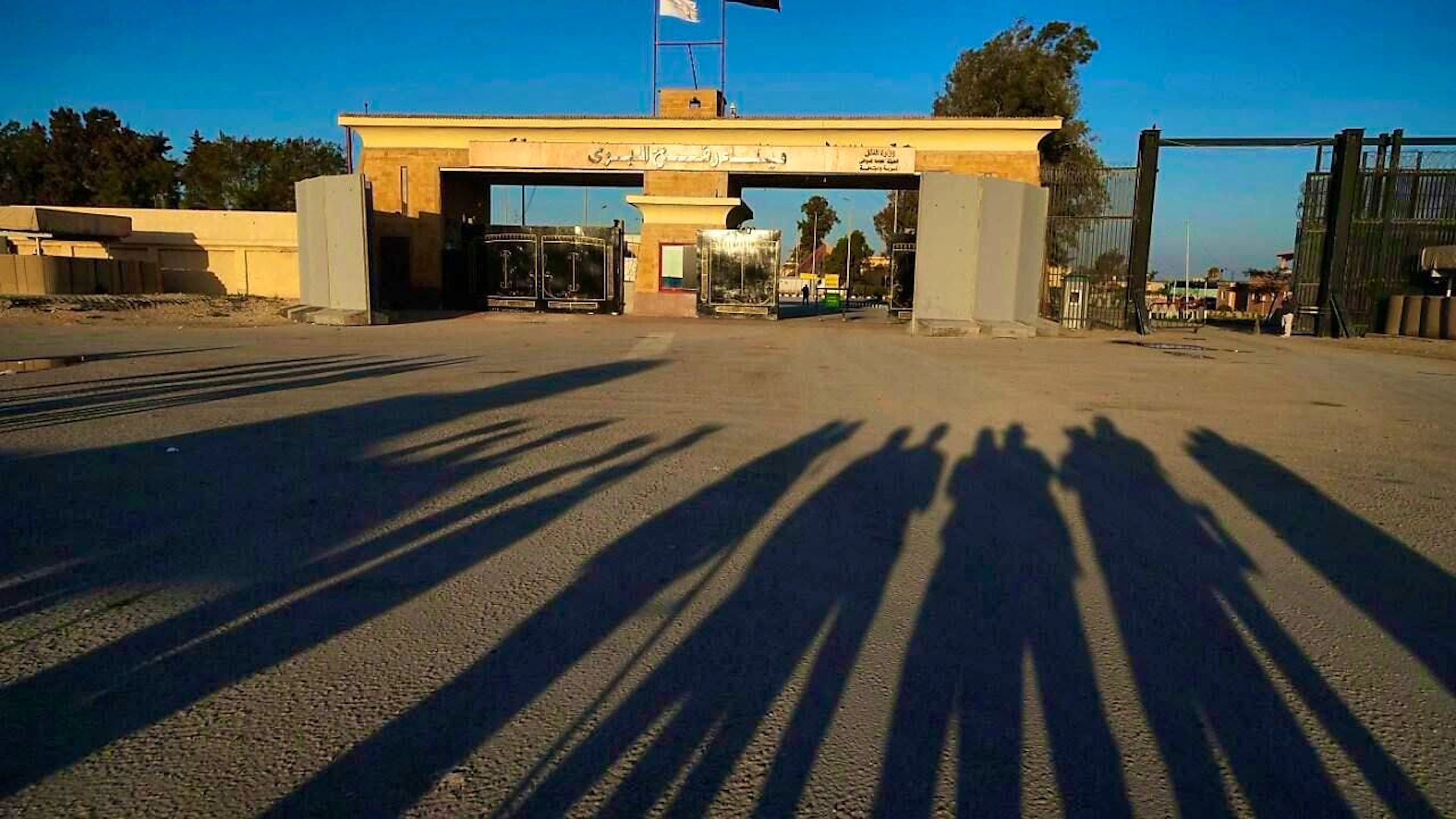 ARCHIVE - Media representatives wait for Palestinian prisoners and injured people at the Rafah border crossing. Photo: Amr Nabil/AP/dpa