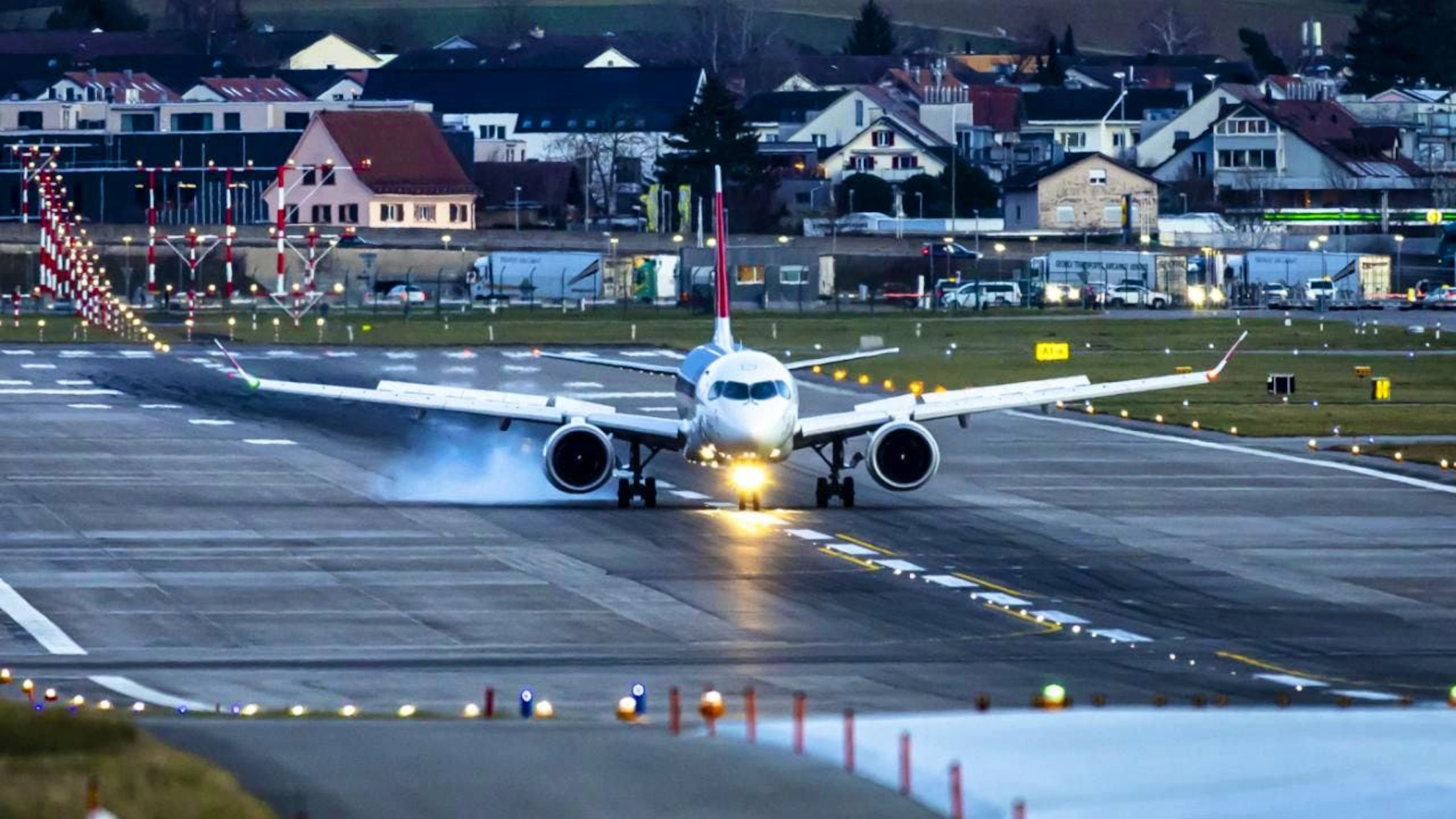 Am Flughafen Zürich gilt ab dem 30. März der neue Sommerflugplan. Vermehrt angeflogen werden beliebte Sommerziele. Zudem wird das Langstreckenangebot um zwei Ziele nach Nordamerika erweitert. Wider vollständig geöffnet ist der Check-in 1. (Archivbild)