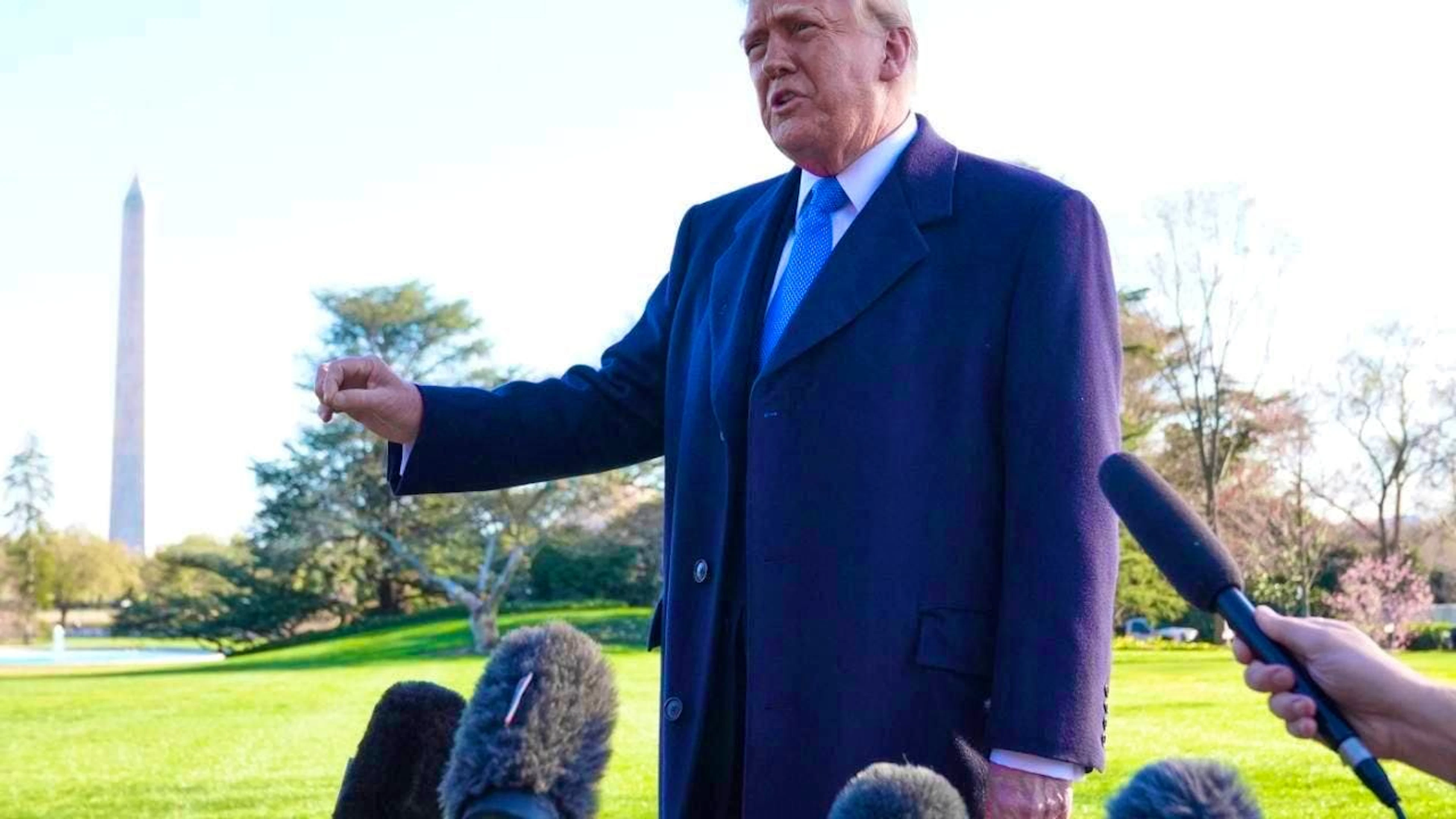 US President Donald Trump speaks to reporters before leaving the White House in Washington on his way to New Jersey. Photo: Jacquelyn Martin/AP/dpa