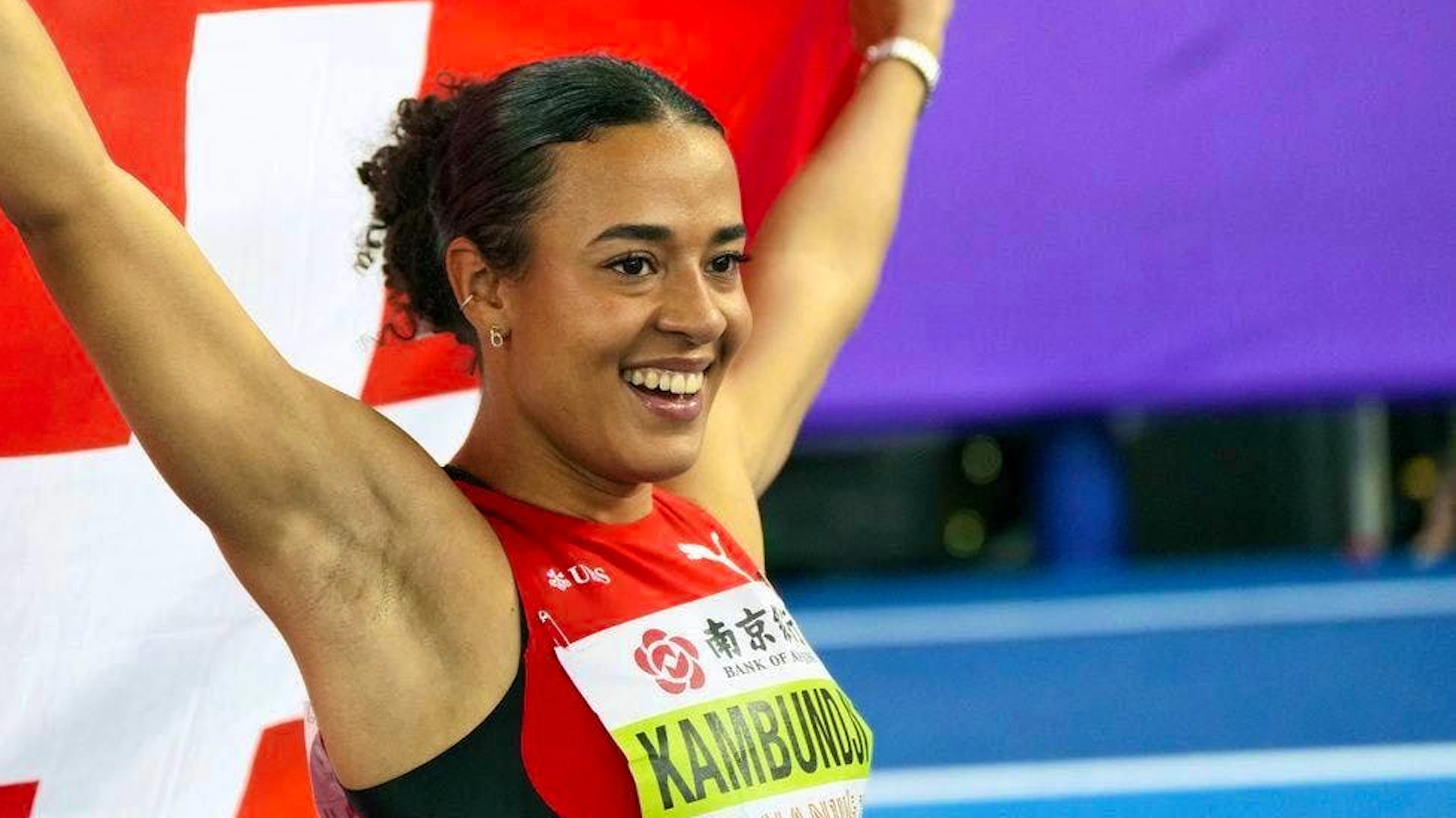 Ditaji Kambundji wins the silver medal in a razor-thin final.