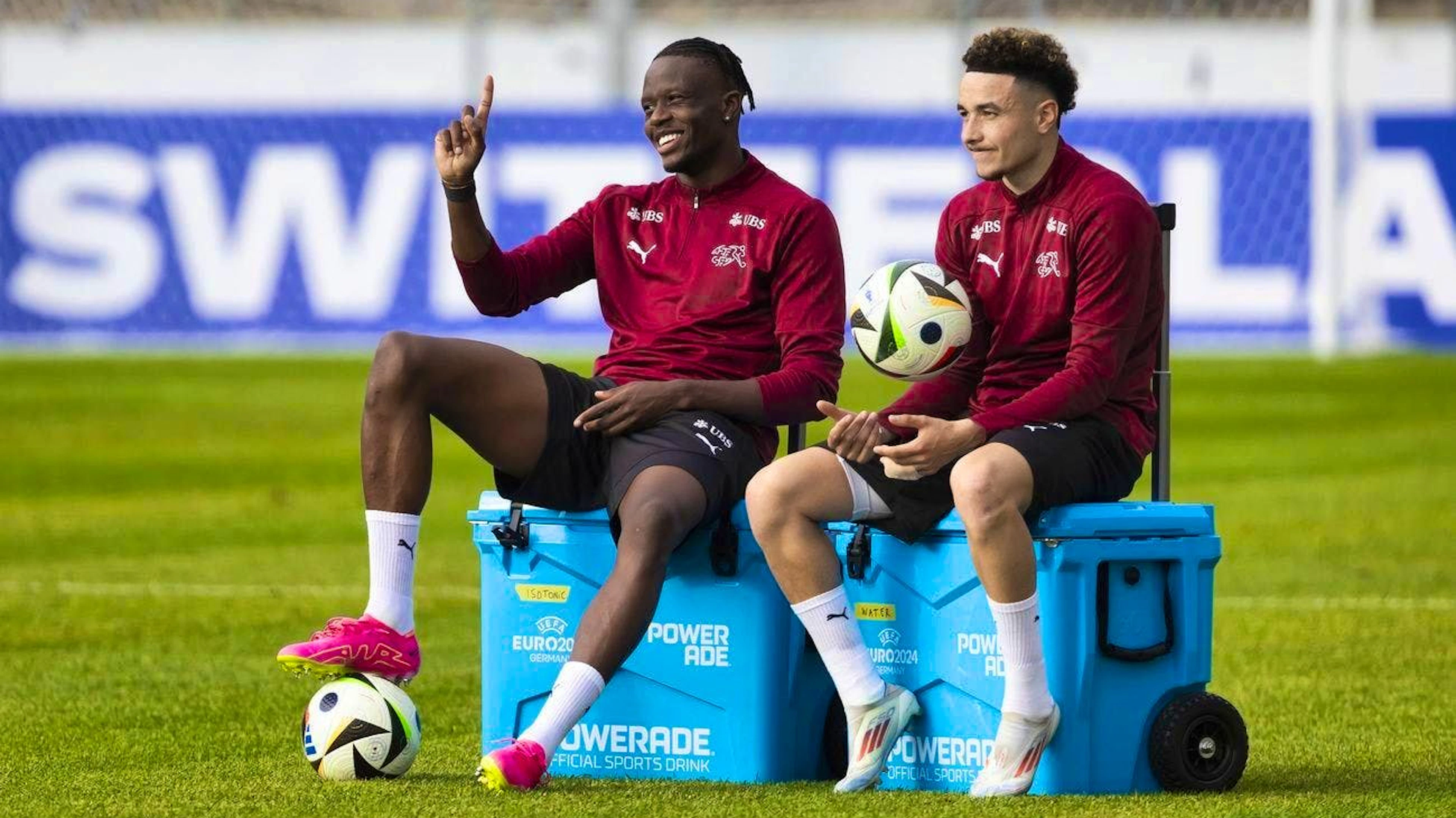 Denis Zakaria or Ruben Vargas - one of them will be captain of the national team for the first time on Tuesday against Luxembourg.