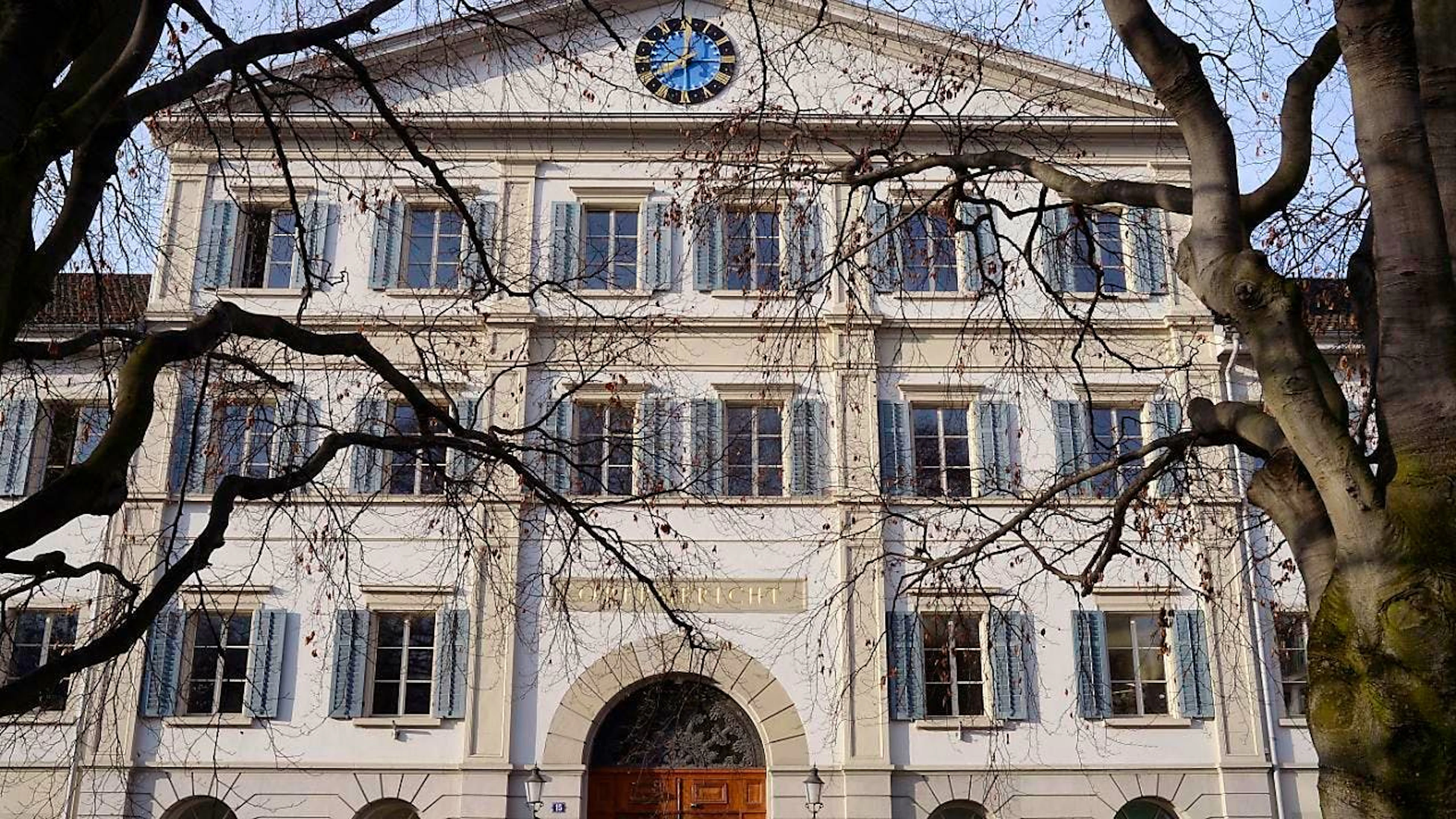 "Ich hätte sie besser nicht umgebracht. Ich bin doch ein Familienmensch": Ein 80-jähriger Serbe hat die Ehefrau seines Enkels erschossen, weil diese sich scheiden lassen wollte. (Symbolbild)