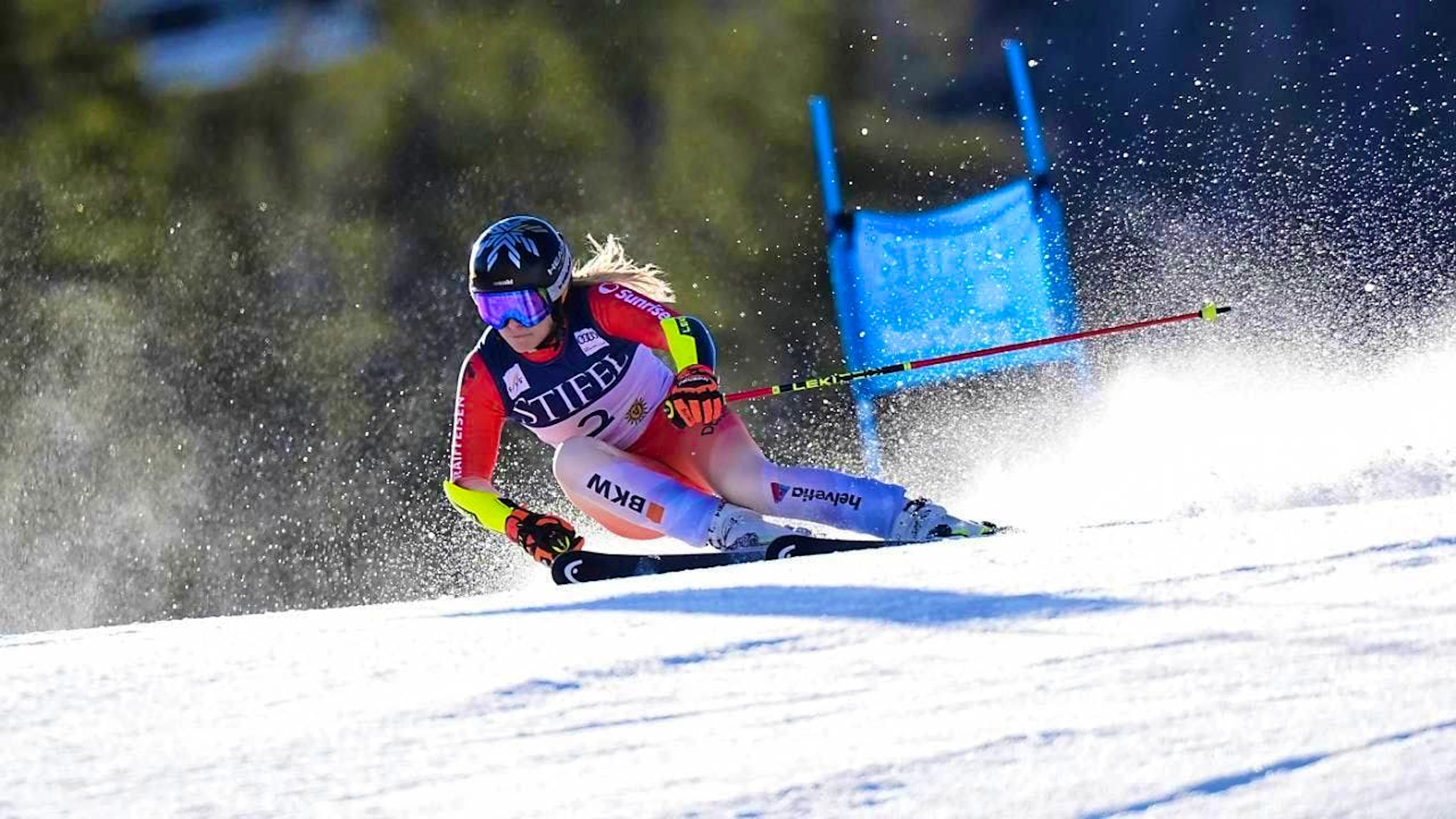 Lara Gut-Behrami is the fastest in the first run of the giant slalom