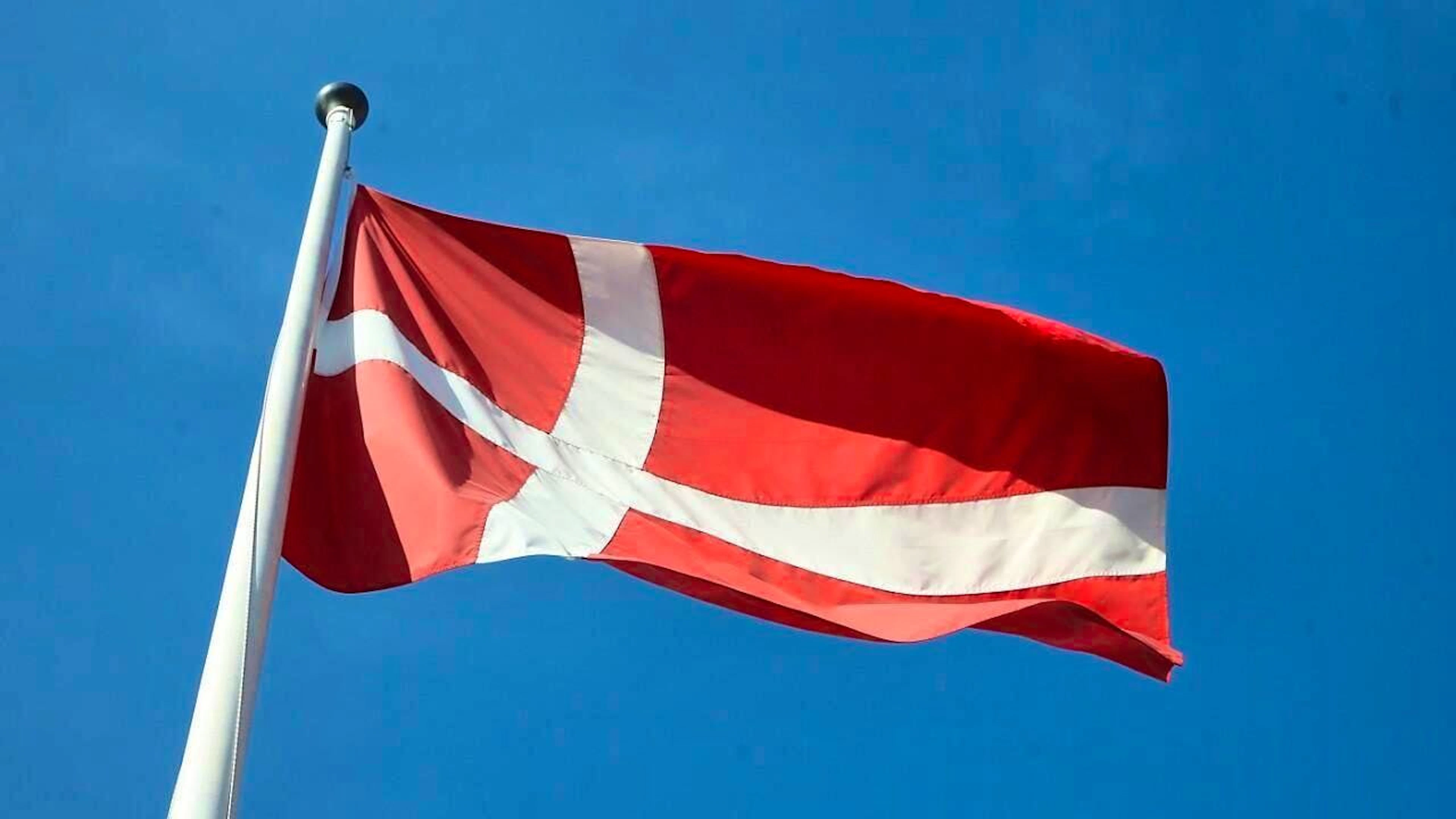 ARCHIVE - A Danish flag. Photo: Steffen Trumpf/dpa
