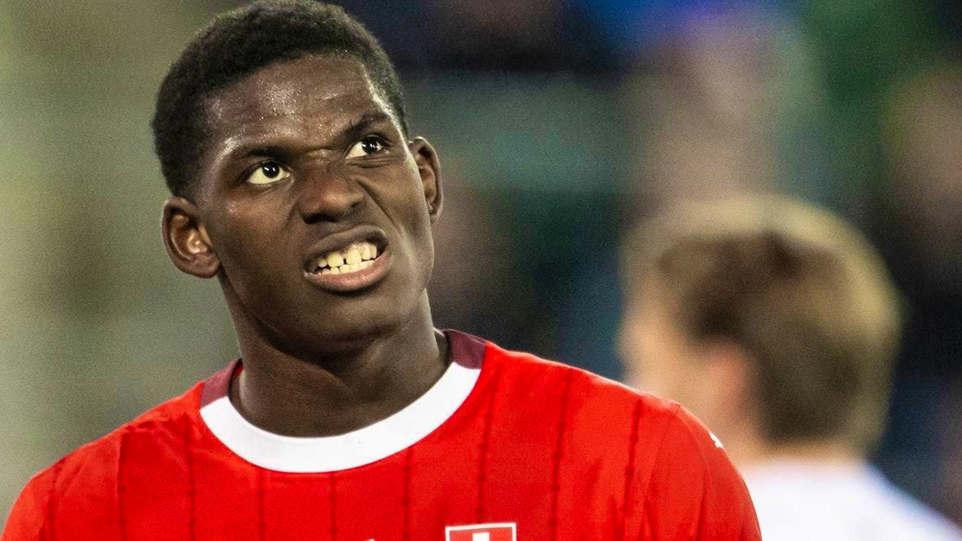 Where are all the Nati fans? Breel Embolo on Tuesday evening in the poorly attended Kybunpark.