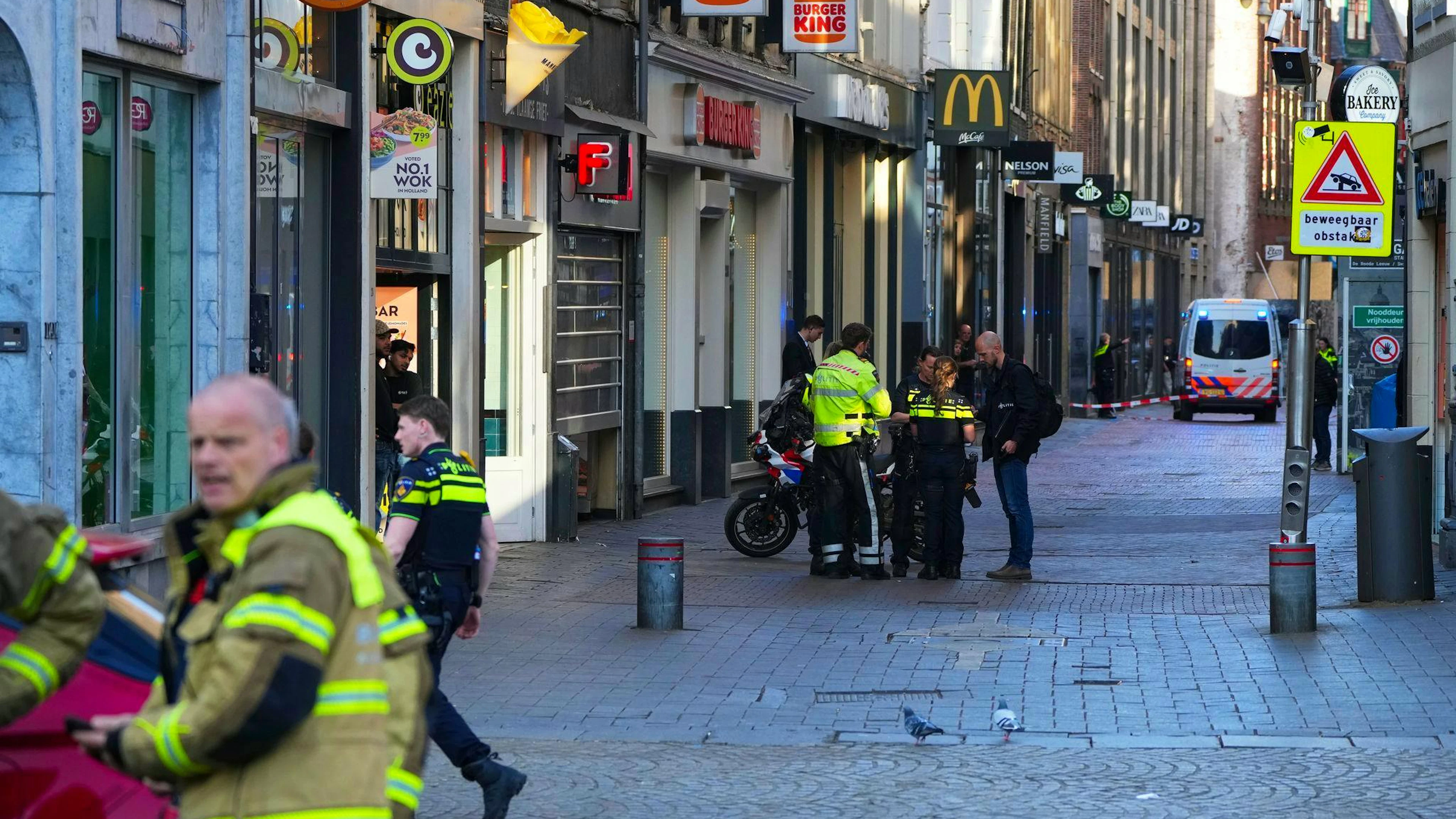 Zahlreiche Rettungskräfte eilten zum Ort des Geschehens. 