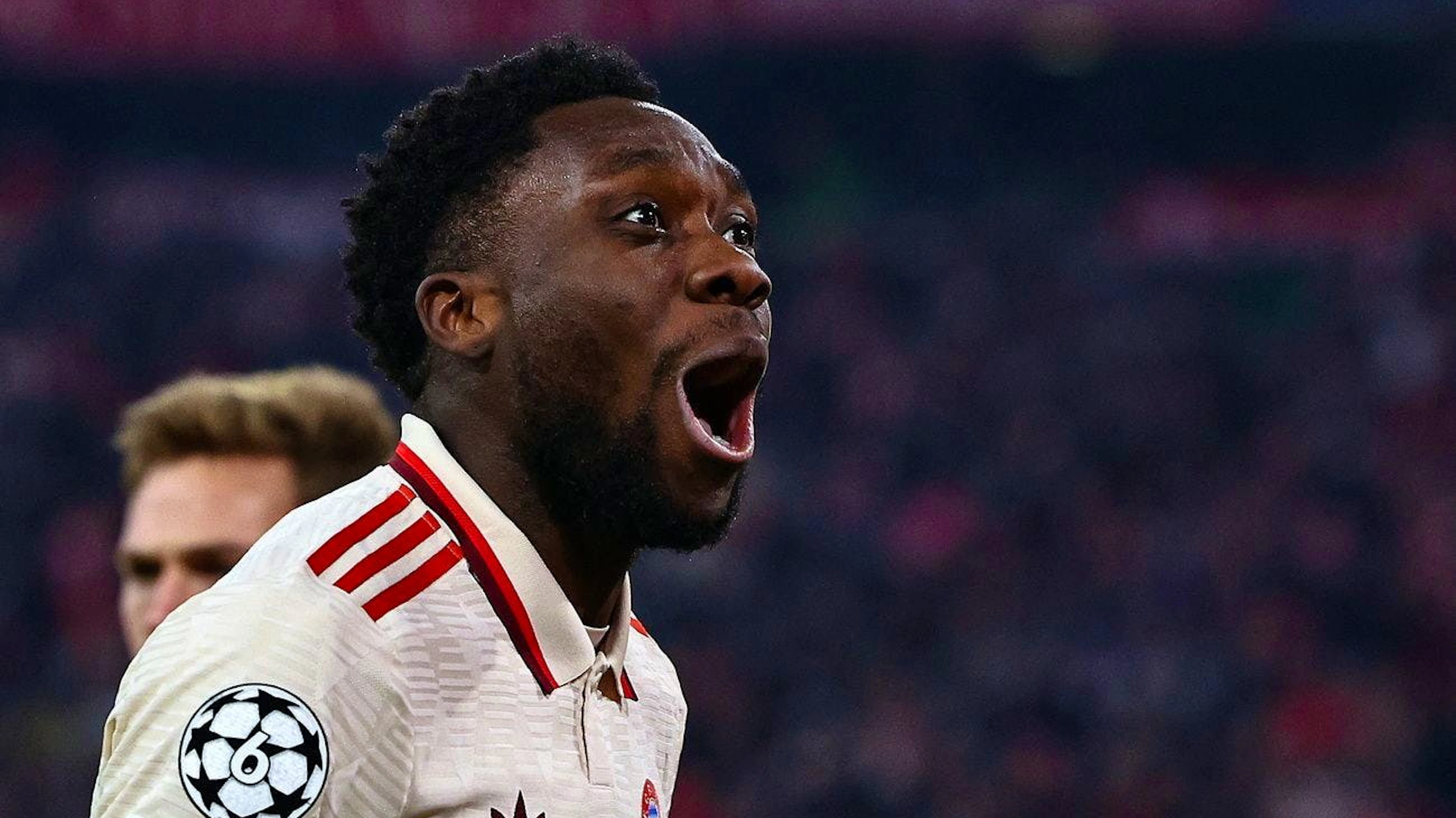 Alphonso Davies wird den Bayern monatelang fehlen.
