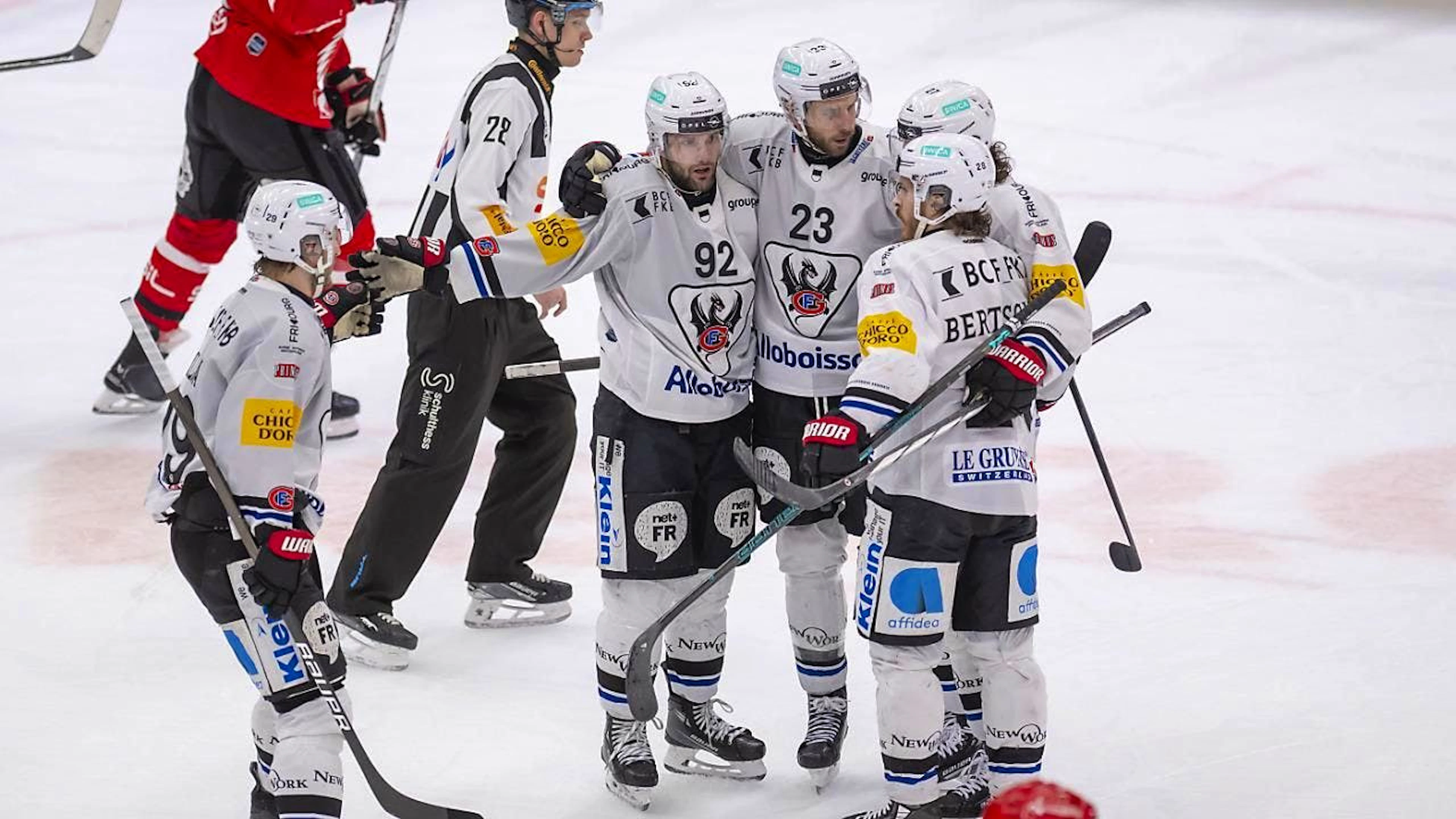 Fribourg-Gottéron geht in der Halbfinalserie gegen Lausanne 1:0 in Führung.