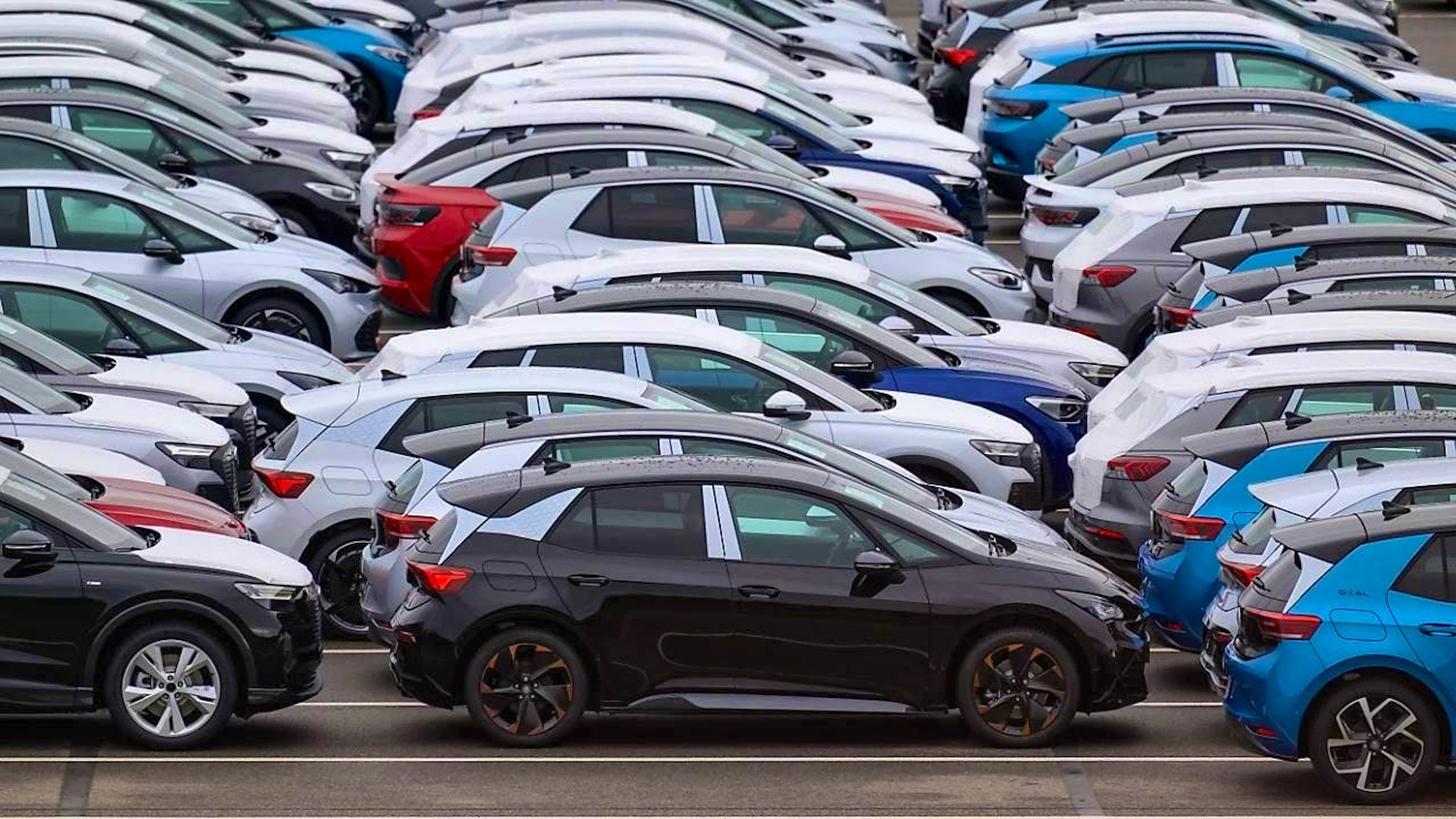VW, BMW and Mercedes are lagging behind the majority of other companies, according to an analysis. (archive picture)