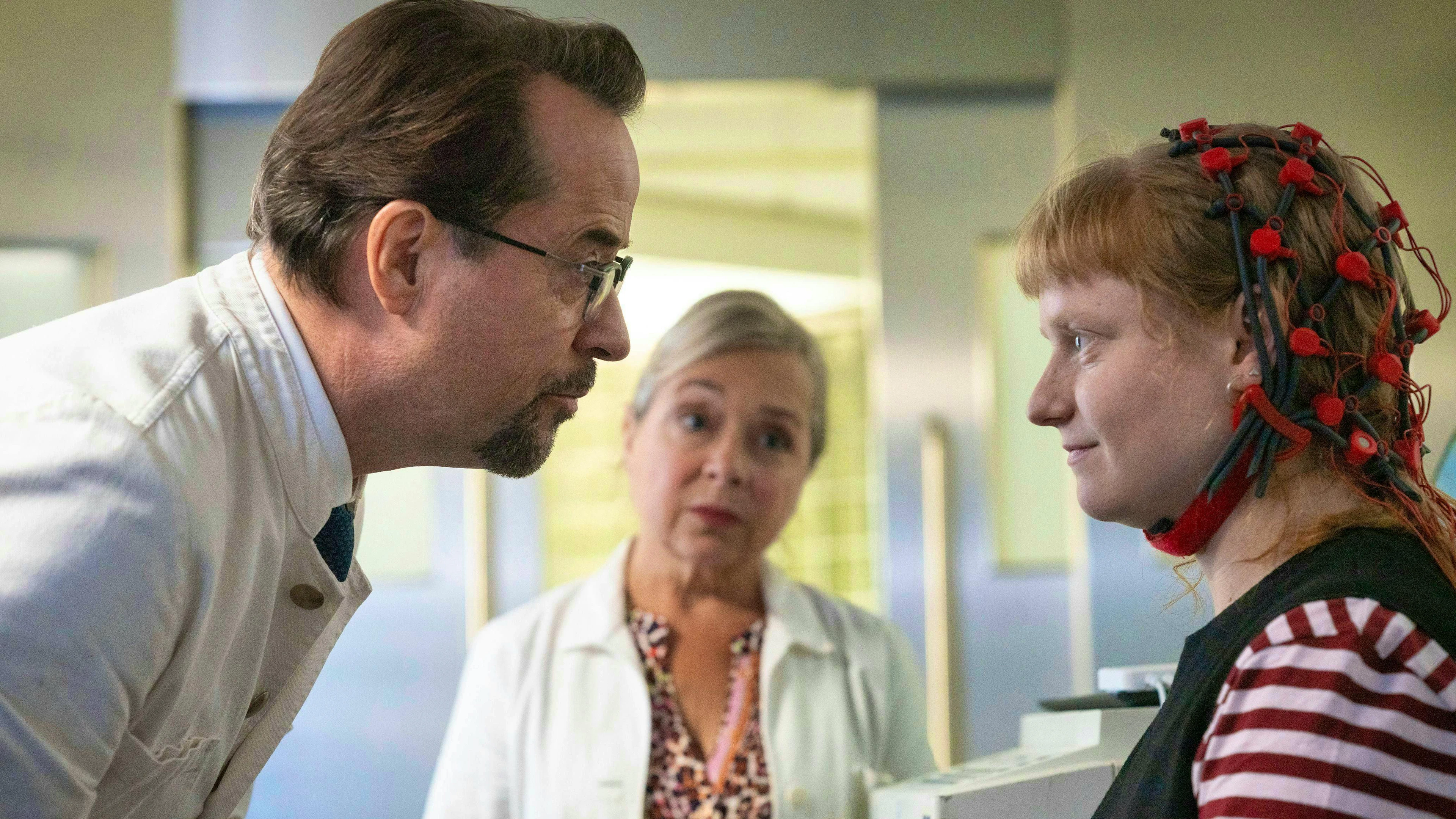 Lucy Osthofen (Luise von Stein, right) posed a puzzle for forensic scientist Professor Karl-Friedrich Boerne (Jan Josef Liefers) and his assistant Silke Haller (ChrisTine Urspruch) in "Tatort: Fiderallala".