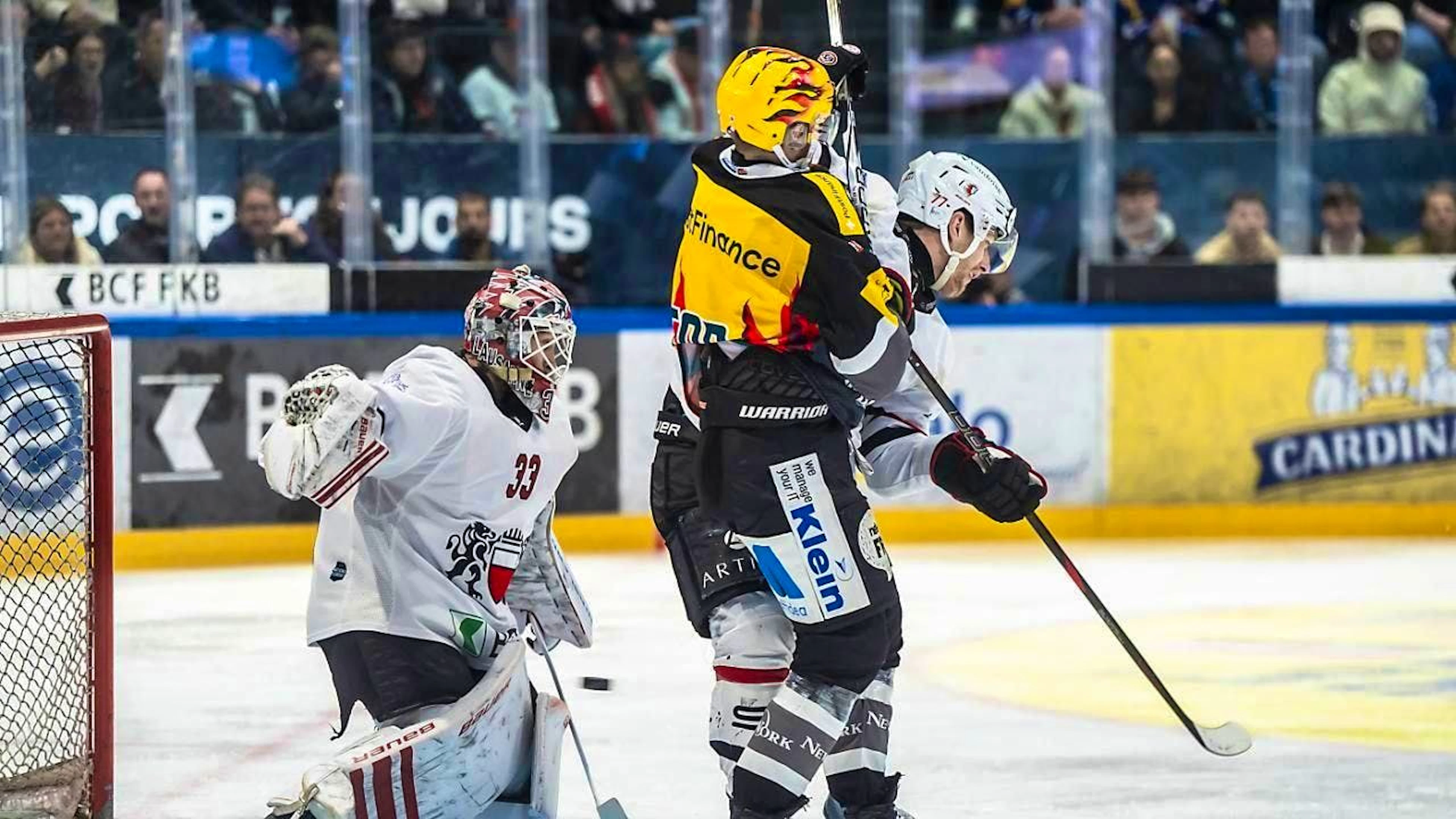 Tough blow: Fribourg-Gottéron's top scorer Lucas Wallmark was injured halfway through Game 2 against Lausanne - and on Thursday?