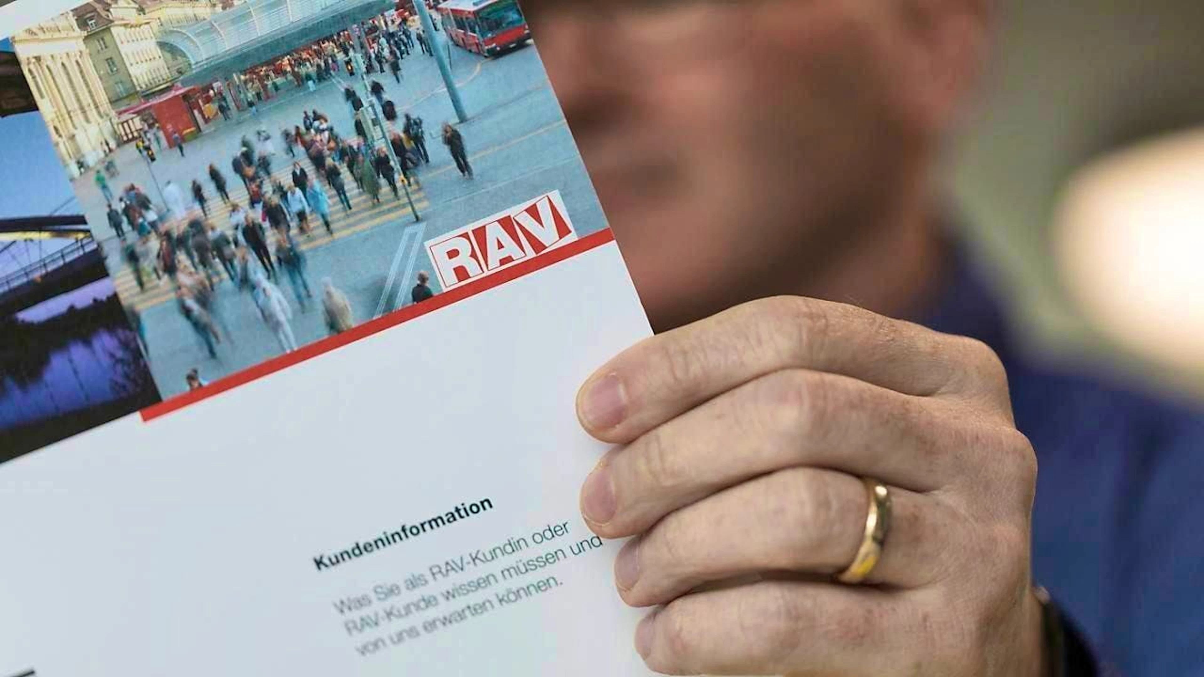 The number of unemployed people in Switzerland fell slightly in March. However, the unemployment rate remained at the same level as the previous month. (symbolic image)