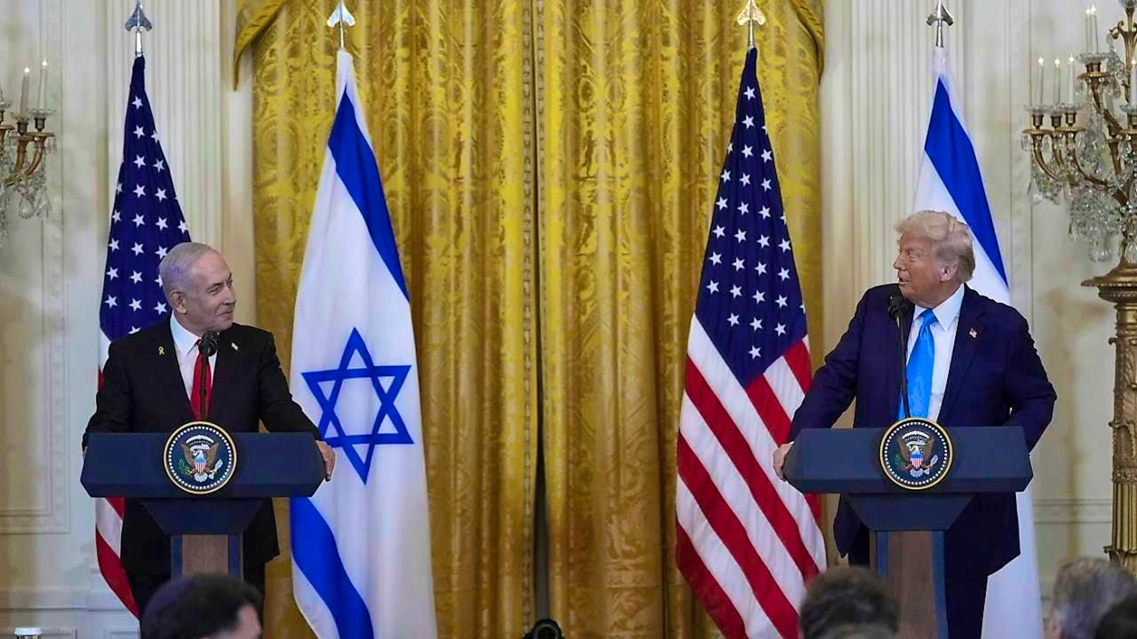 ARCHIVE - US President Donald Trump (r) and Israeli Prime Minister Benjamin Netanyahu speak during a press conference in the East Room of the White House. Photo: Alex Brandon/AP/dpa/Archive image
