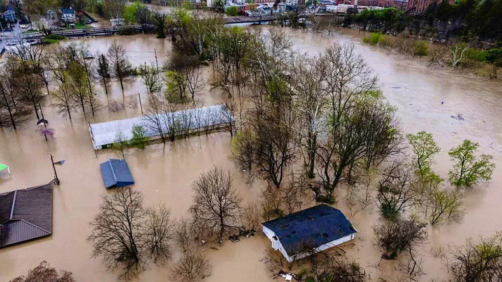 At least 20 dead in storms in the USA