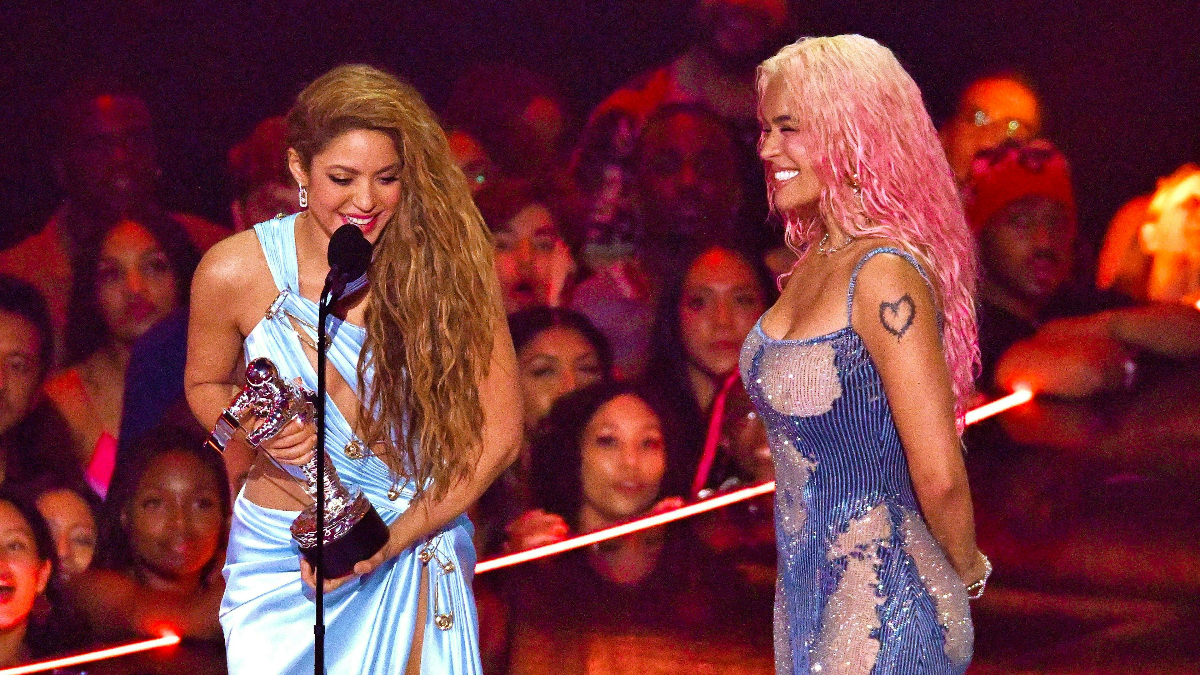 At the MTV Video Music Awards in September 2023, Shakira wore a beautiful, asymmetrical and dangerously slit Versace dress with safety pins.