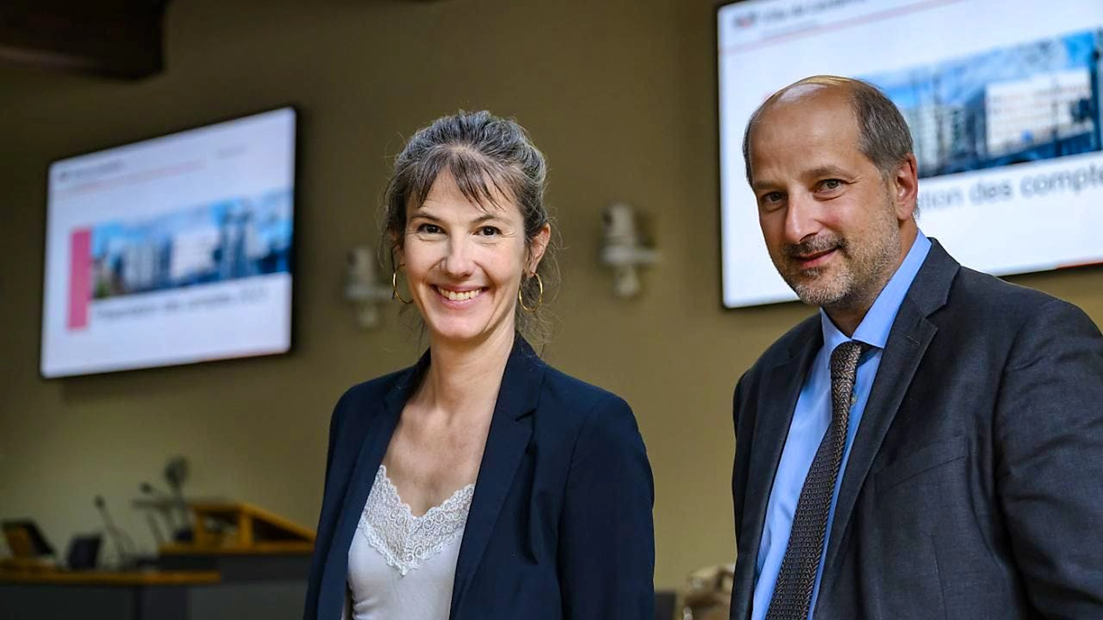Florence Germond (à gauche), municipale en charge des finances, et Gregoire Junod (à droite), syndic de Lausanne, ont présenté comme à chaque fois ensemble les comptes de la Ville (archives).