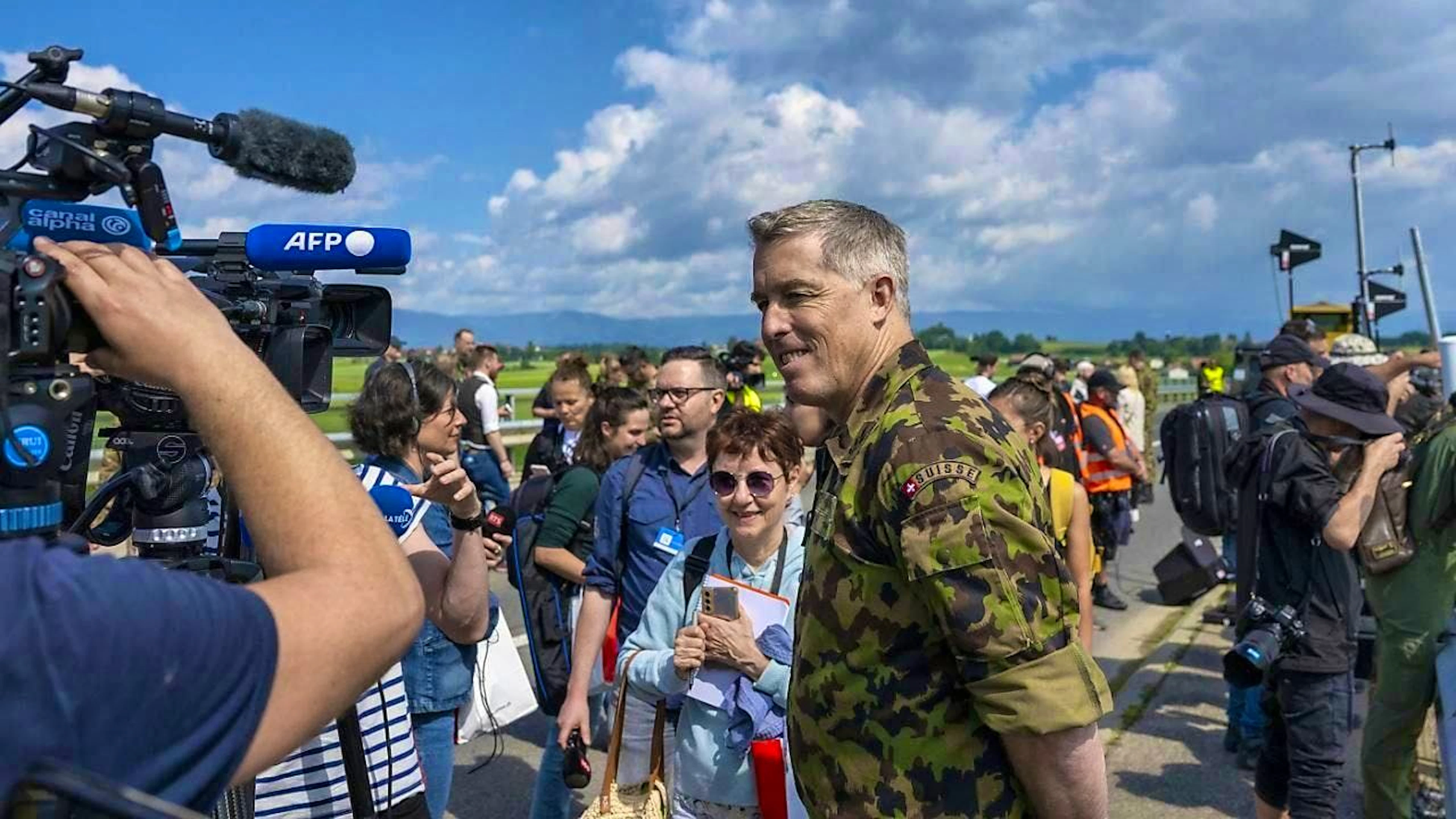 Christian Oppliger (center) will become the new commander of the Swiss Air Force on October 1. (archive picture)