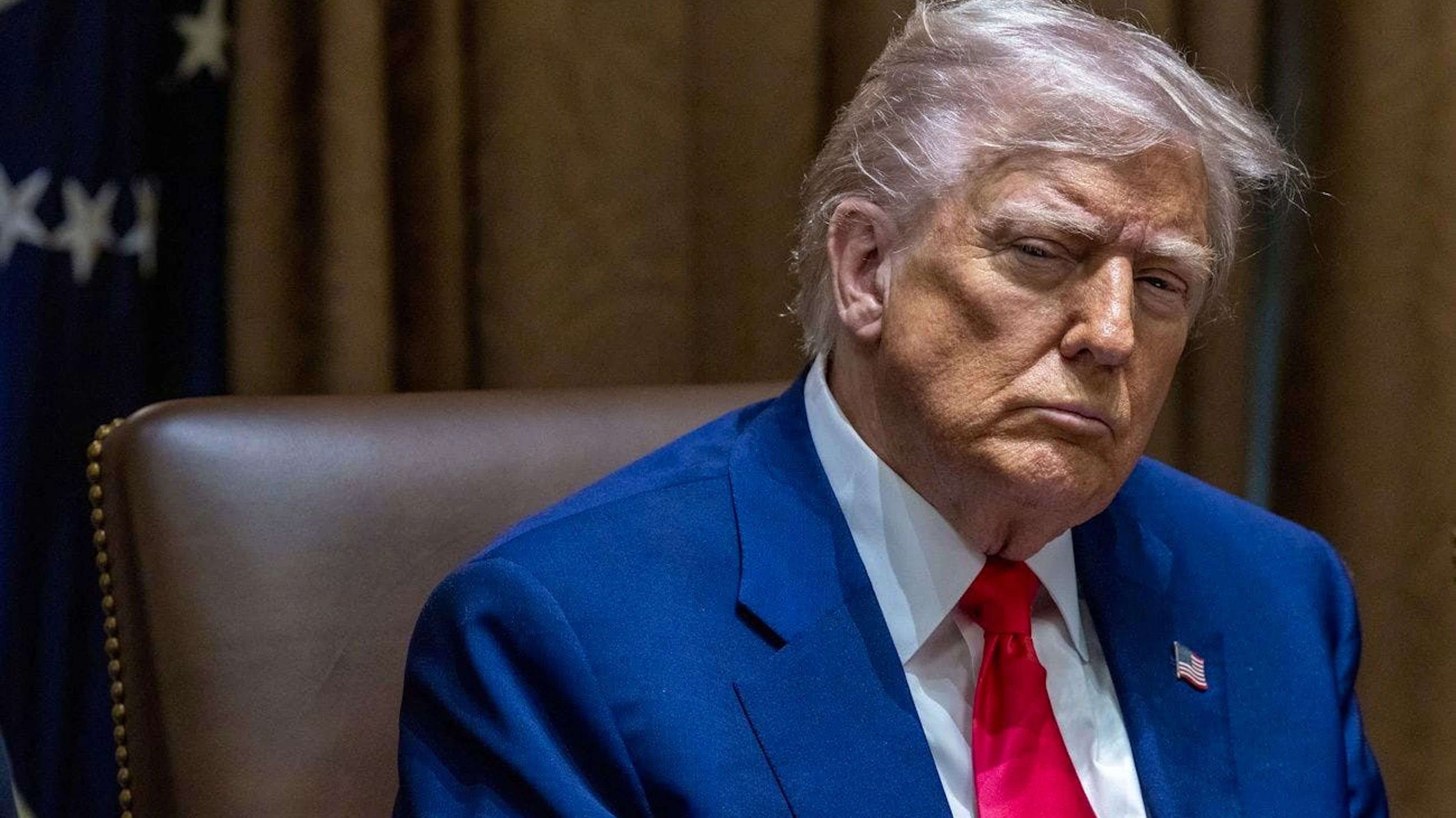 Oltre il danno la beffa? L'amministrazione di Donald Trump ha vietato le relazioni sentimentali e sessuali dei dipendenti in Cina con i cittadini locali.