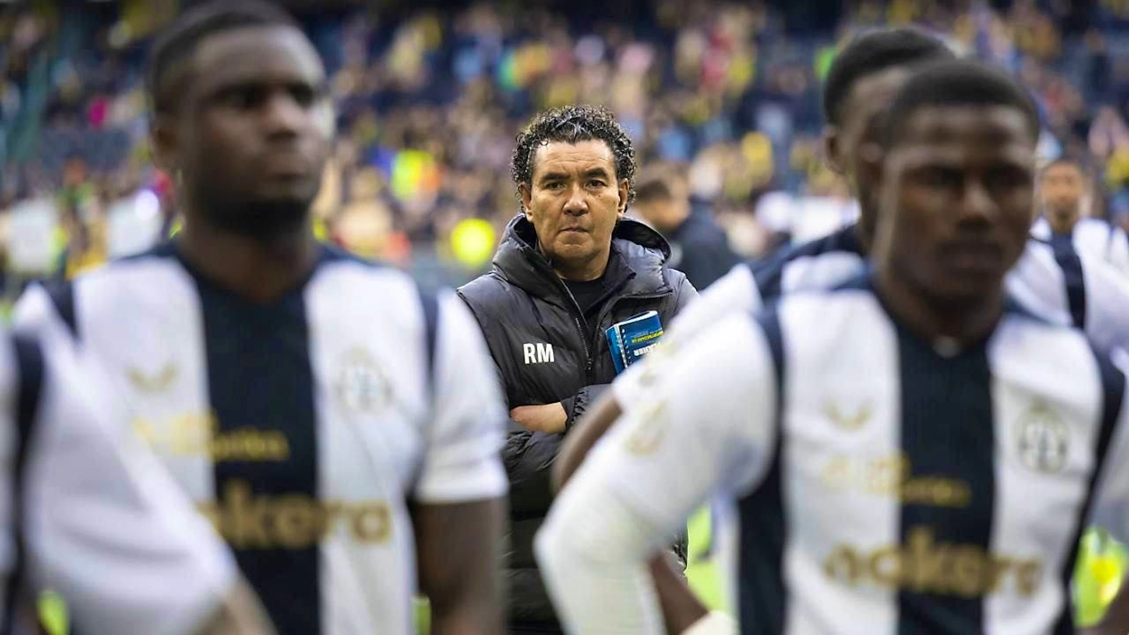 After missing out on the championship round, FCZ coach Ricardo Moniz confronts the disappointed fans with the players