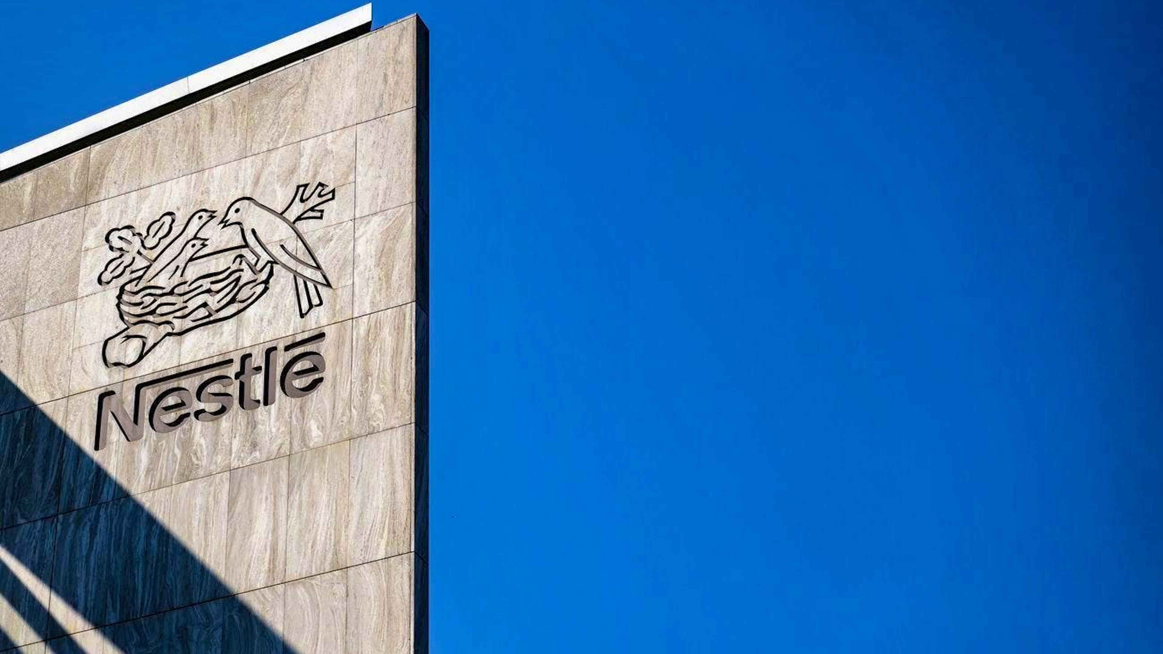 Schwere Vorwürfe gegen Nestlé – Giftstoff in Babymilch zu spät kommuniziert