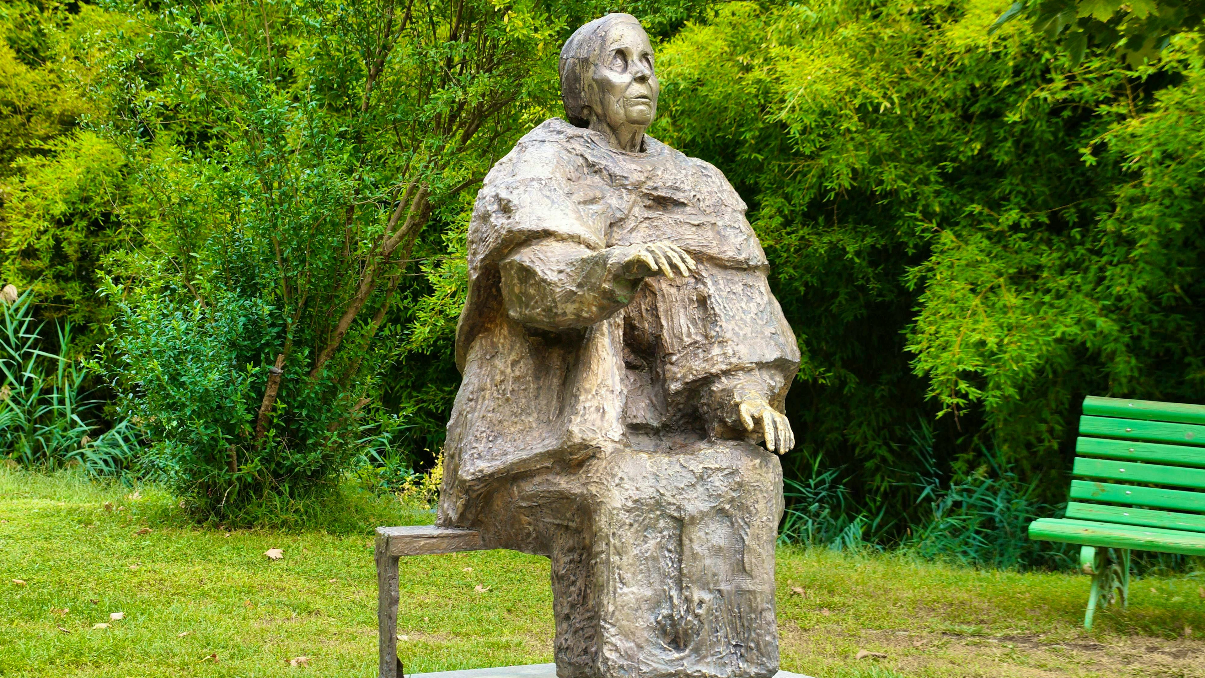 Una statua eretta in memoria di Baba Vanga in Bulgaria.