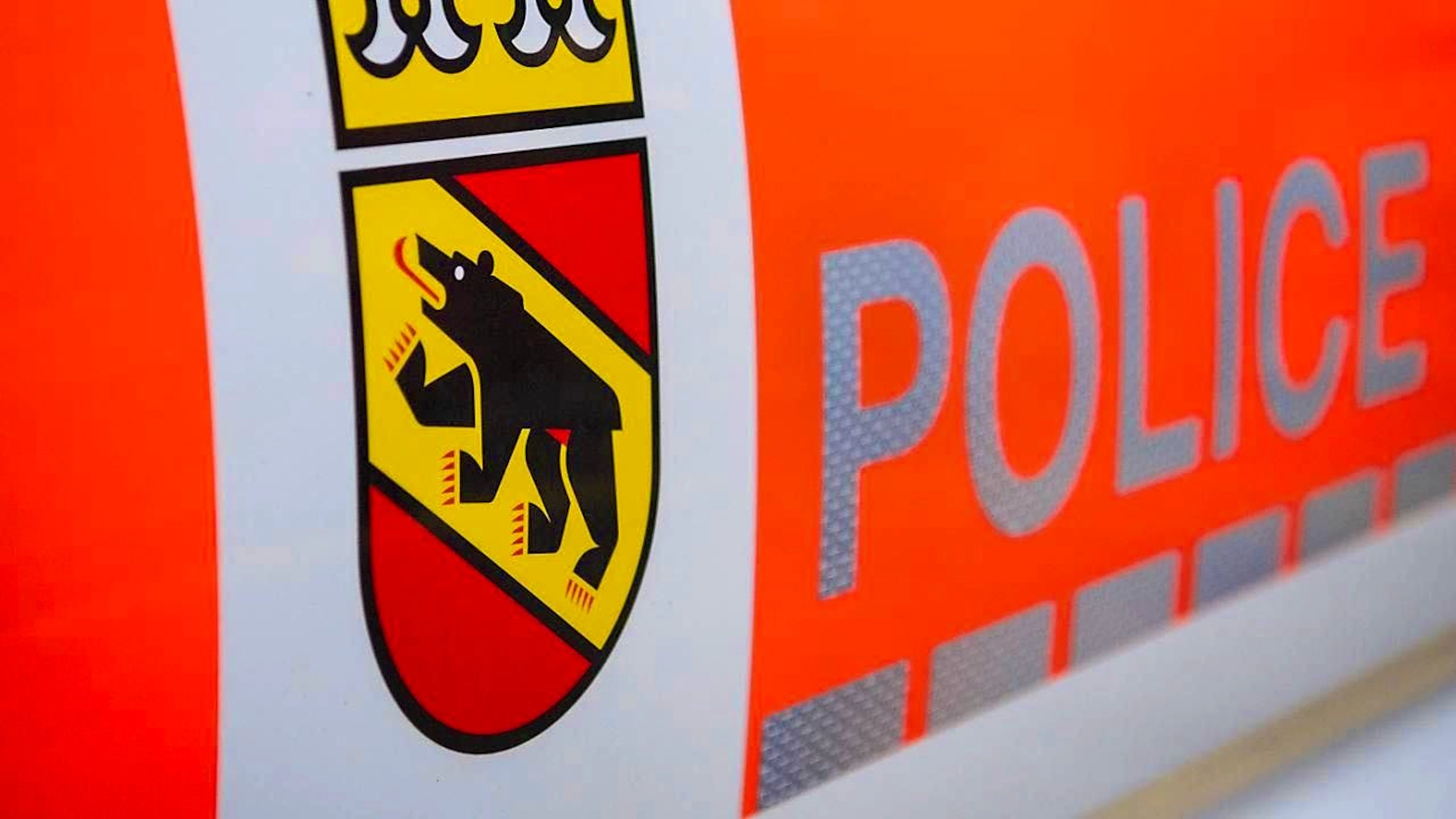 The Bern cantonal police are investigating a suspected homicide in Lyss. (symbolic image)