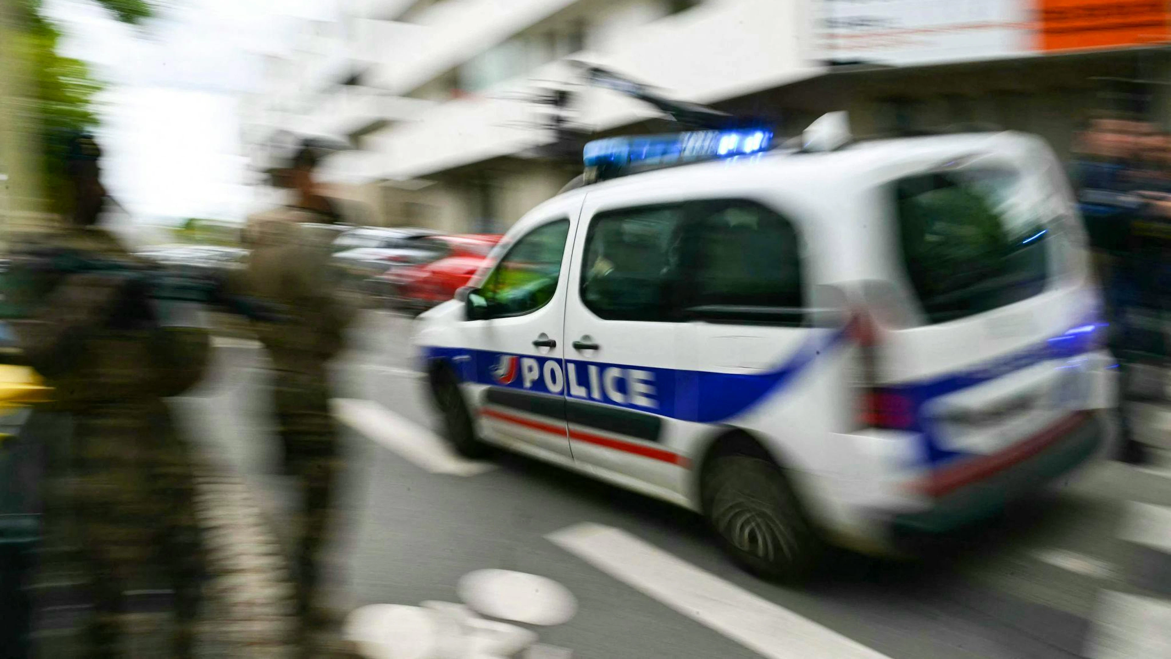 Die Polizei konnte das Entführungsopfer in einer ausserordentlichen Aktion befreien und fünf Tatverdächtige festnehmen.