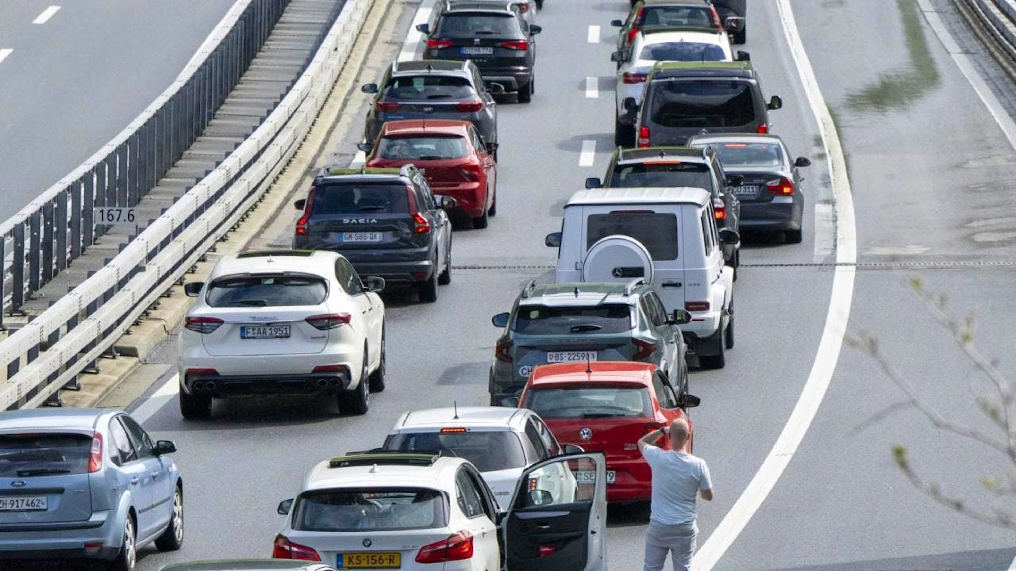 Der Gotthard-Stau führt immer wieder zu langen Wartezeiten.