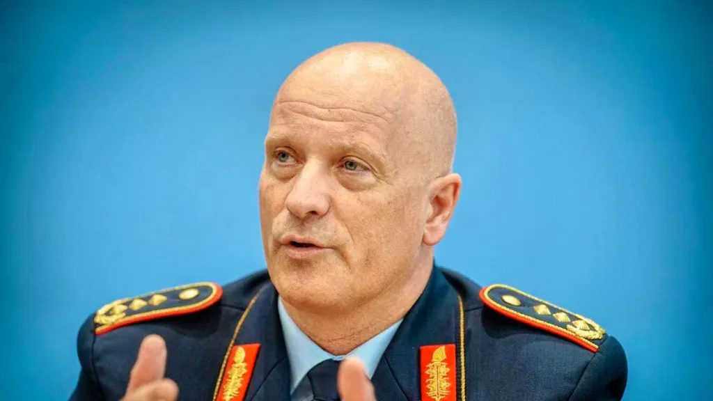 Air Force inspector takes over first parts for Arrow 3