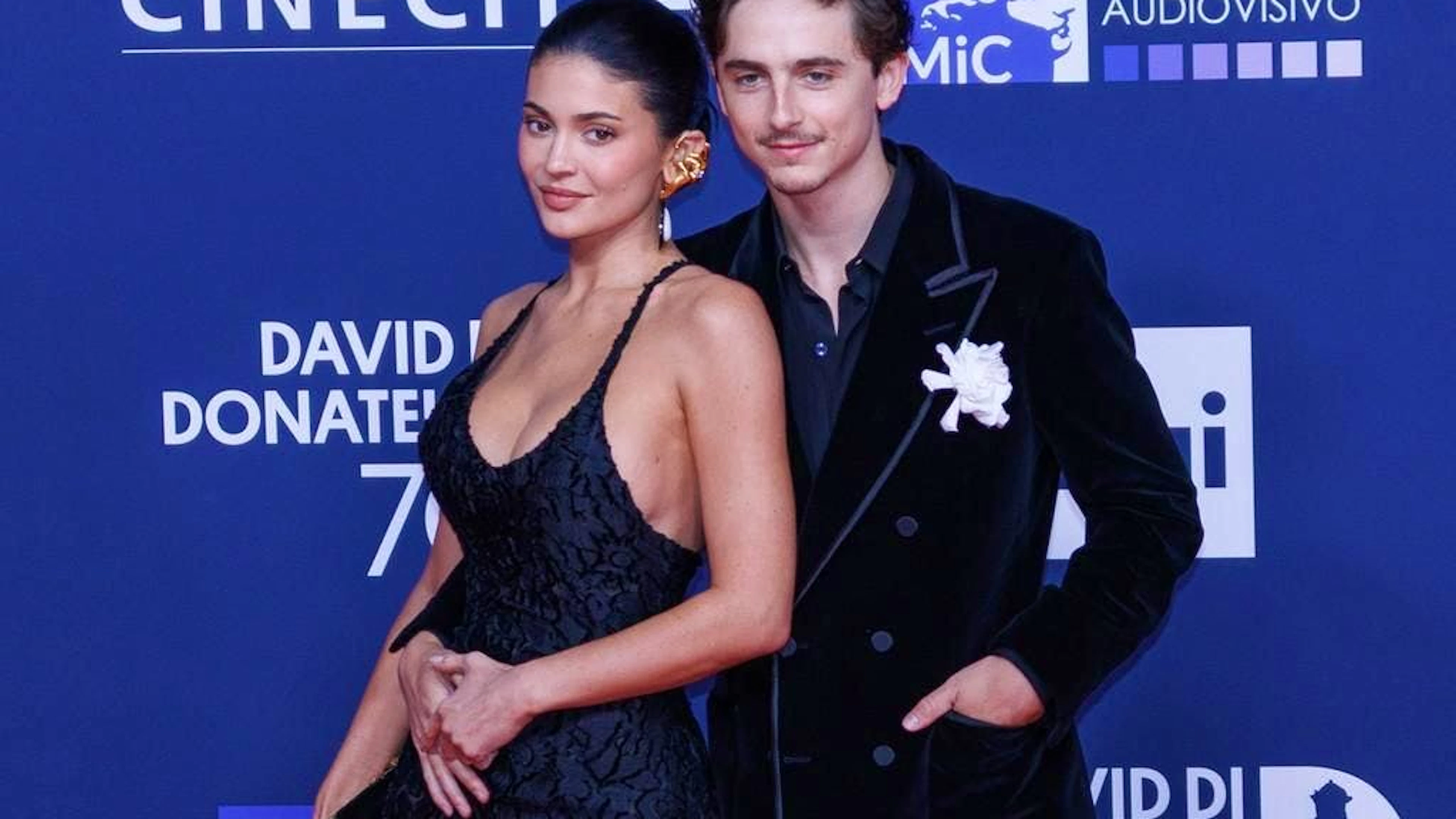 Timothée Chalamet et Kylie Jenner sont en couple depuis deux ans mais ce n'est qu'hier qu'ils ont foulé un tapis rouge ensemble!
