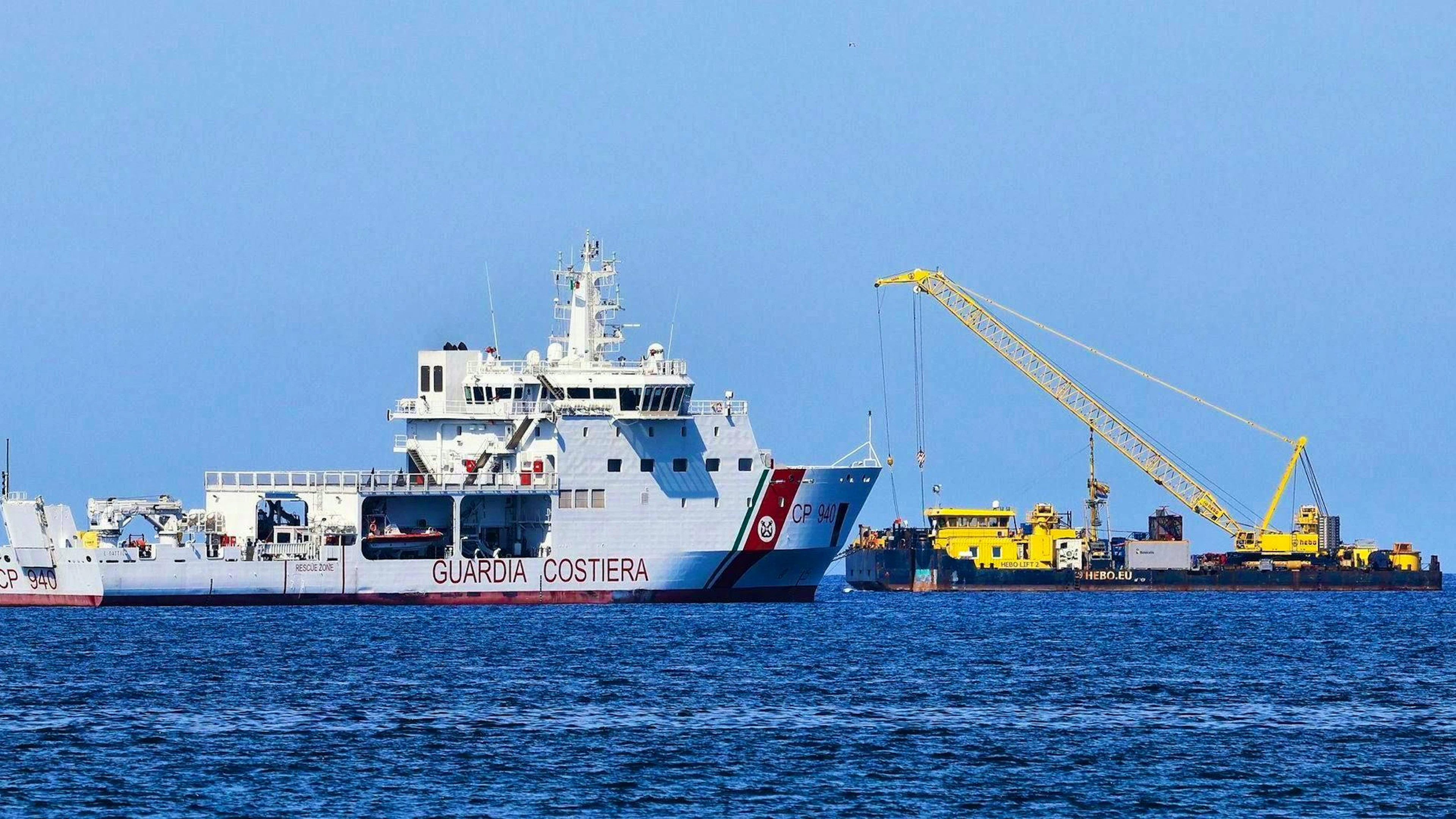 A floating crane will also be used during the maneuver. It is considered extremely complicated. The costs are estimated at several million euros.