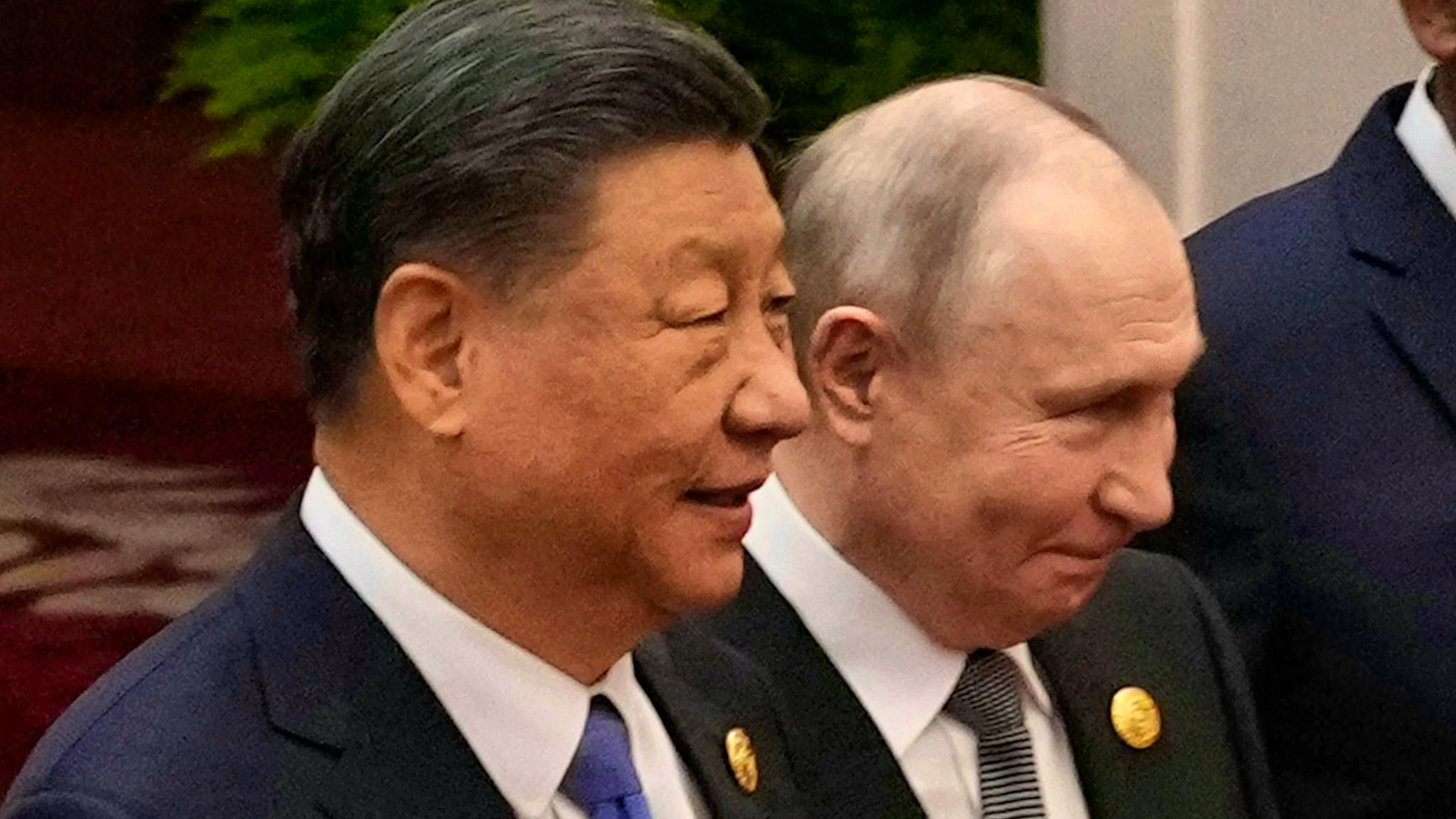 Il presidente cinese Xi Jinping (a sinistra) e il presidente russo Vladimir Putin.