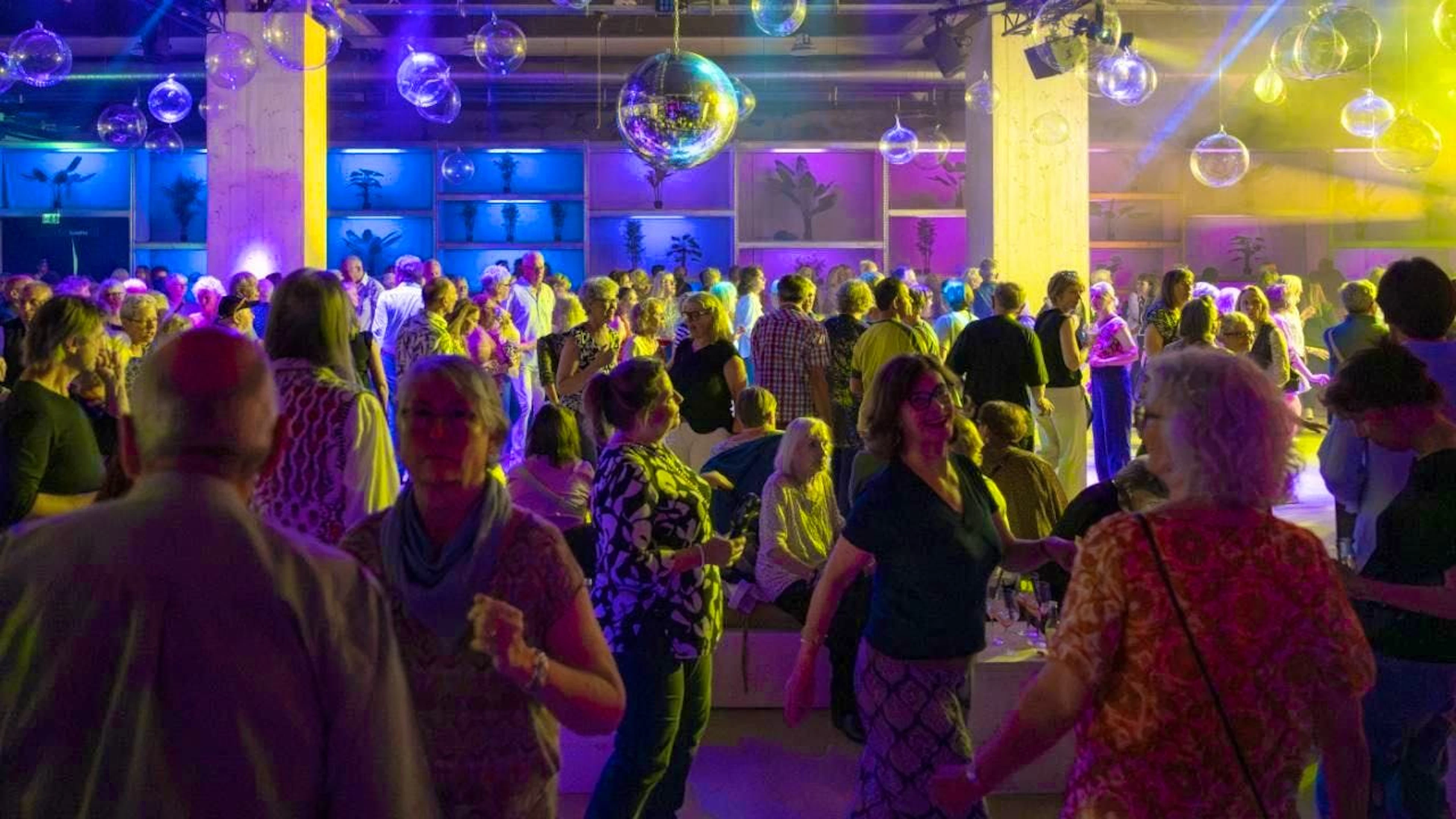 Grande folla alla discoteca over 60 nell'ambito dell'ESC di Basilea.