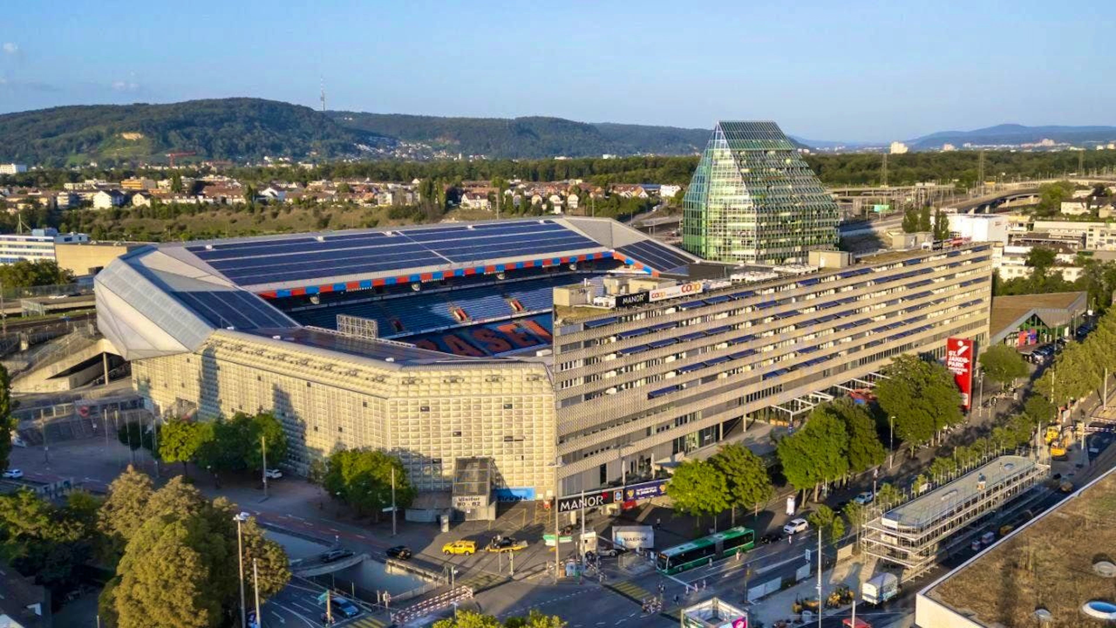 Festeggiate la finale dell'ESC insieme a circa 36.000 fan dell'ESC nel più grande stadio di calcio della Svizzera.