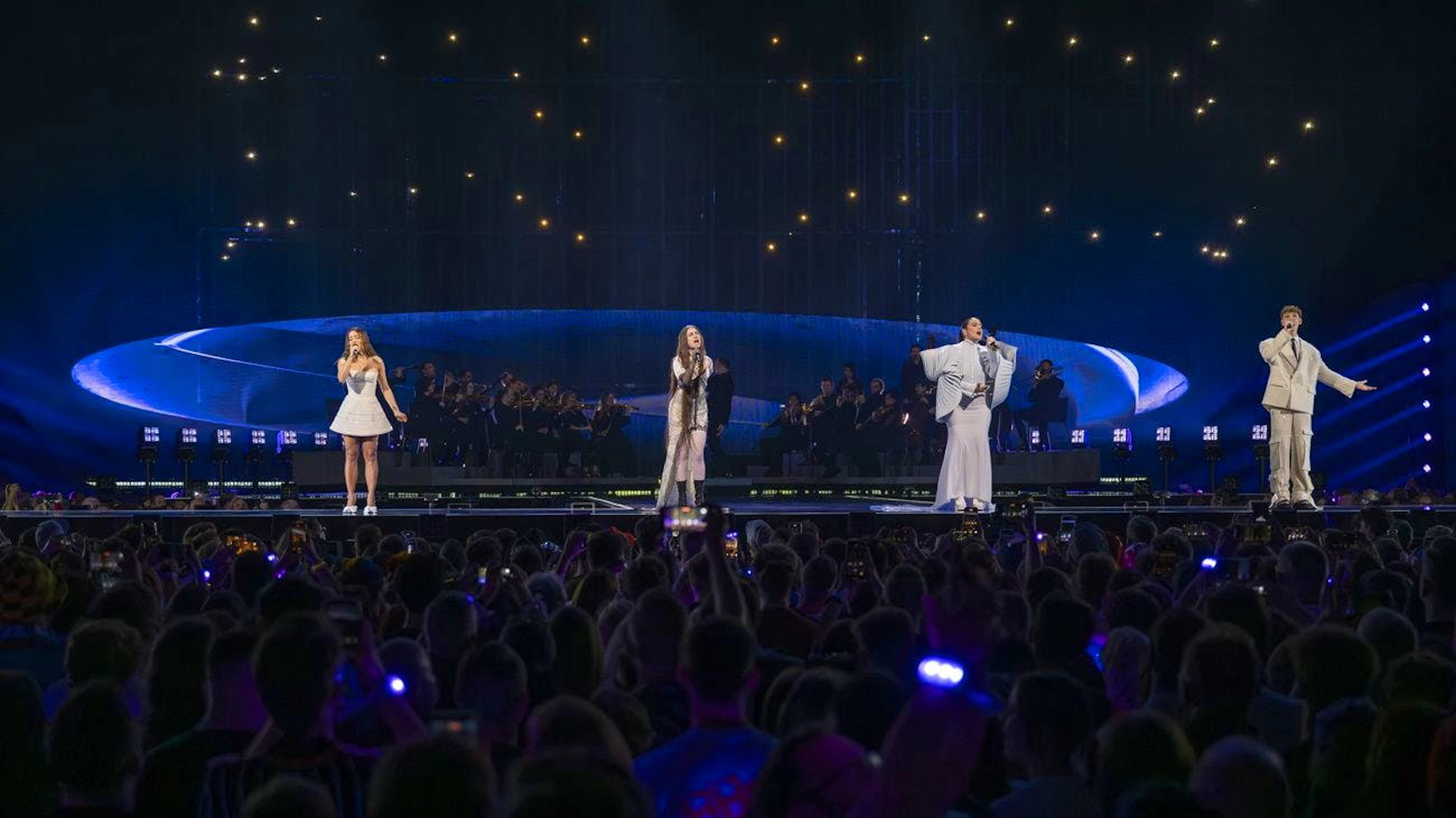 Marina Satti, Jerry Heil, Iolanda e Silvester Belt eseguono «Ne partez pas sans moi»
