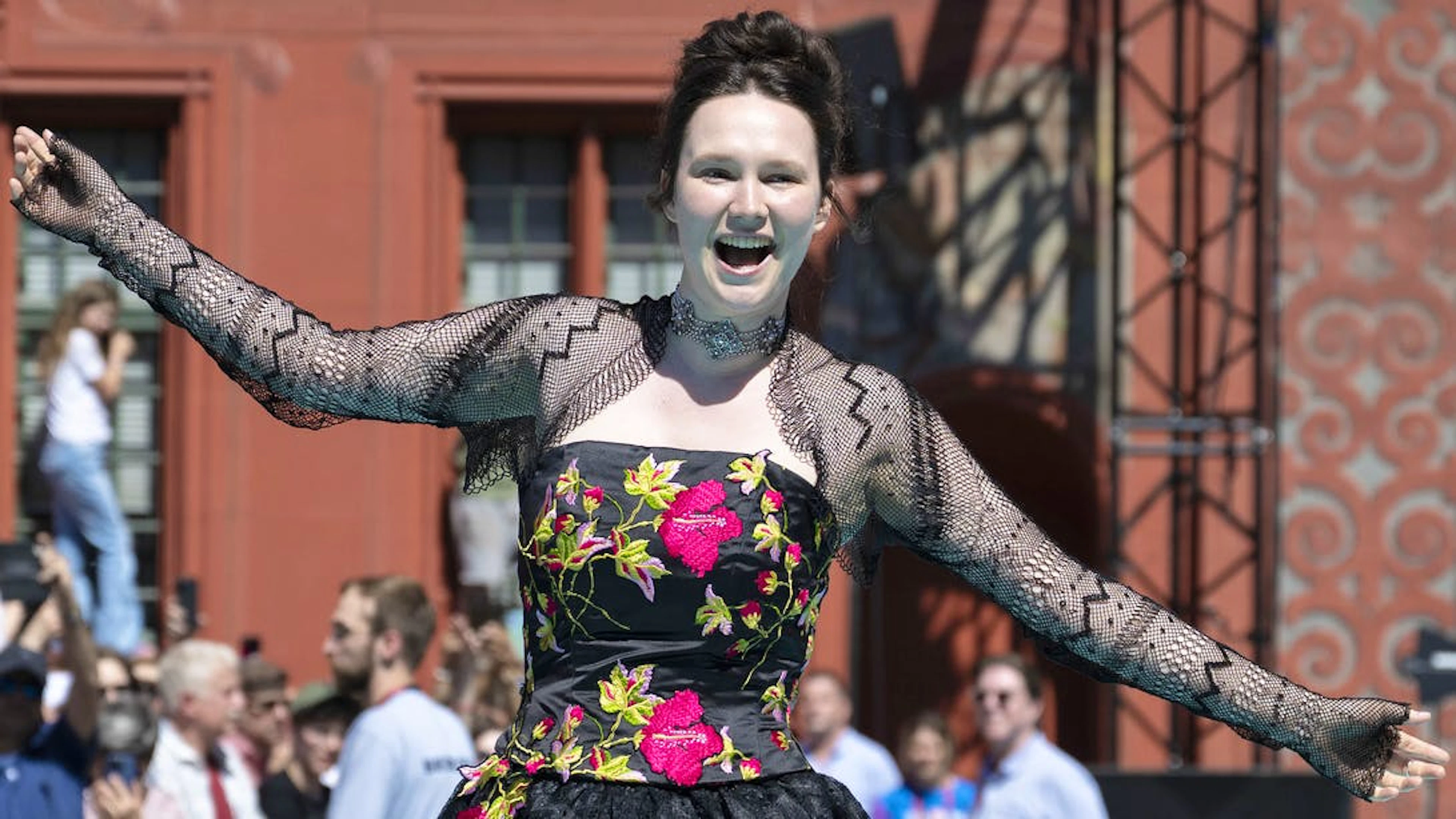 La candidate suisse de l'Eurovision Zoë Më est prête pour la grande finale de l’Eurovision.