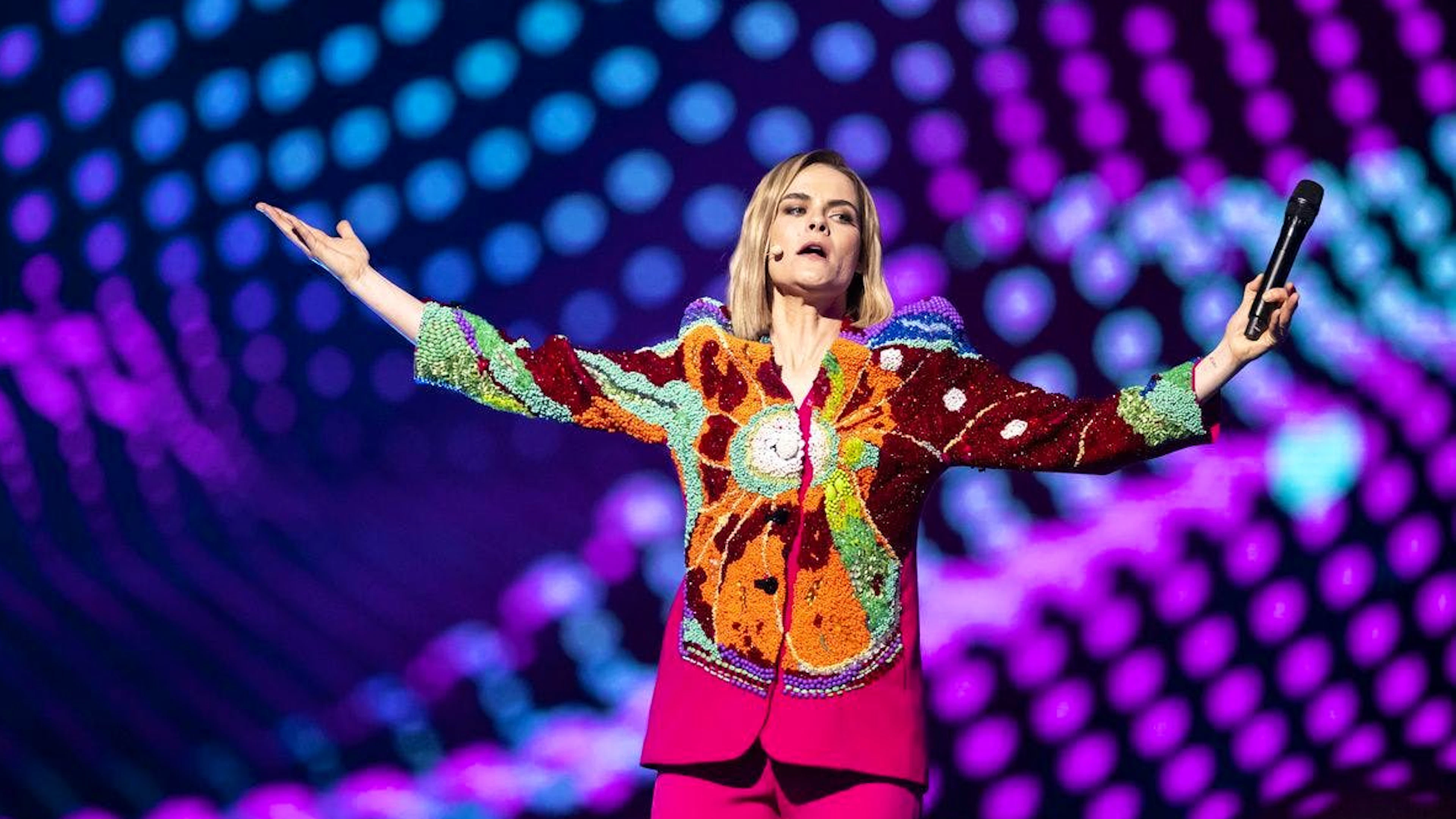 «Doch Hazel Bruggers Premiere als ESC-Moderatorin kam nicht bei allen gut an», schreibt heute Sonntagmorgen das deutsche Portal T-Online.