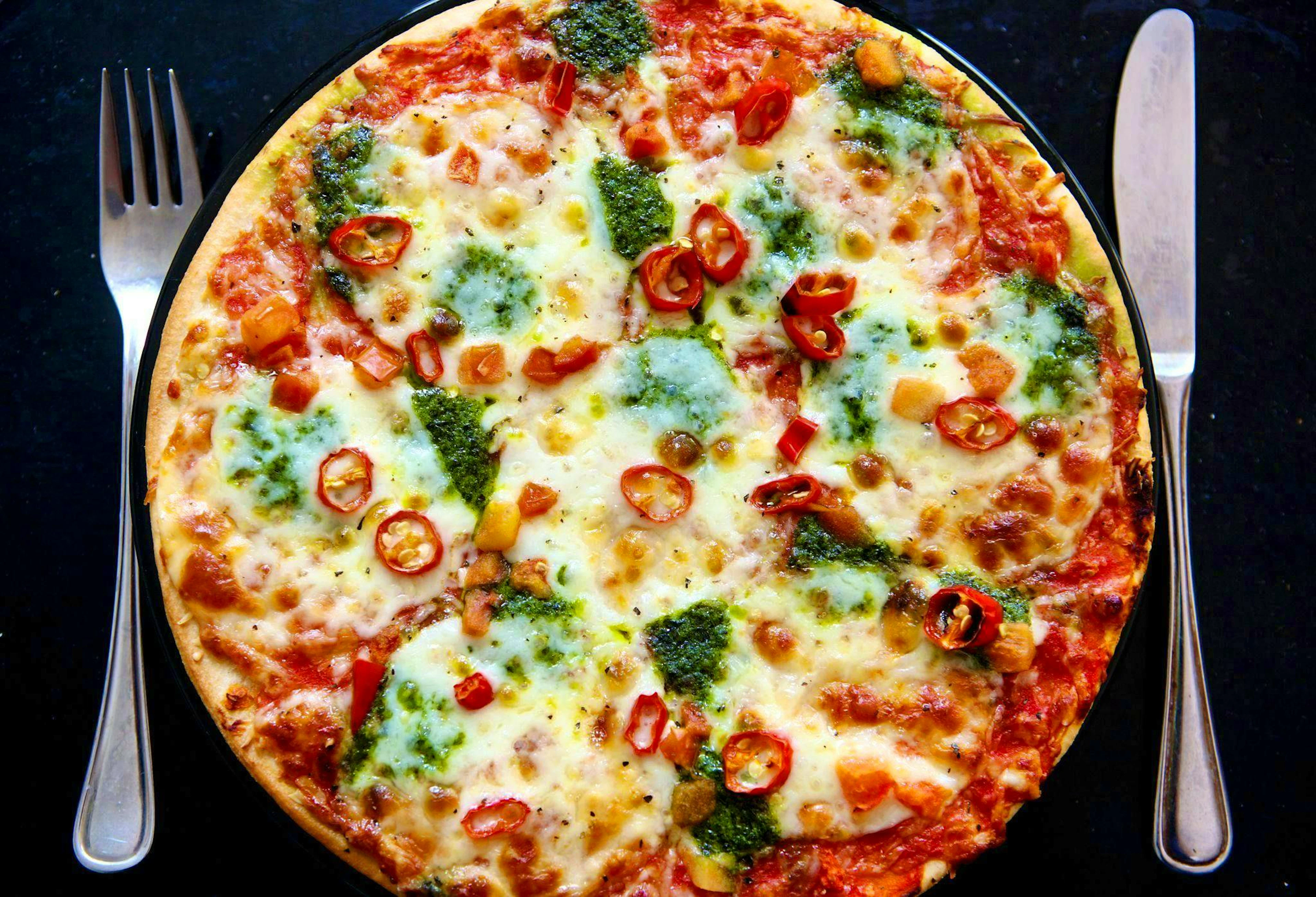 Gli hamburger guadagnano terreno, ma la pizza rimane complessivamente in testa alle ordinazioni su Just Eat in Svizzera.