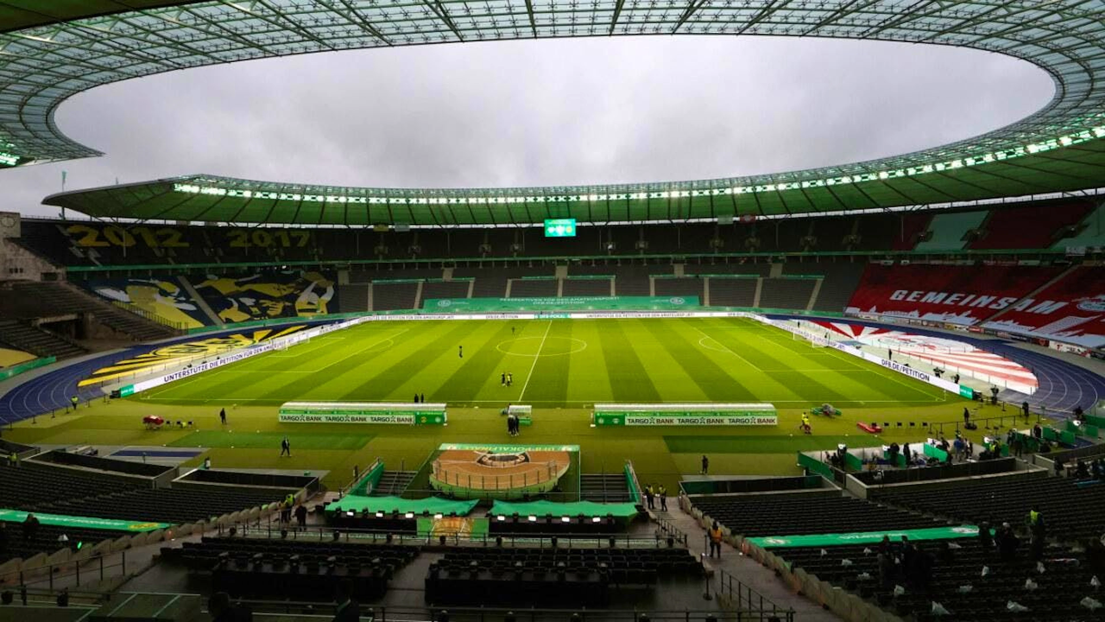 Das Olympiastadion in Berlin ist bereit für den Cupfinal.