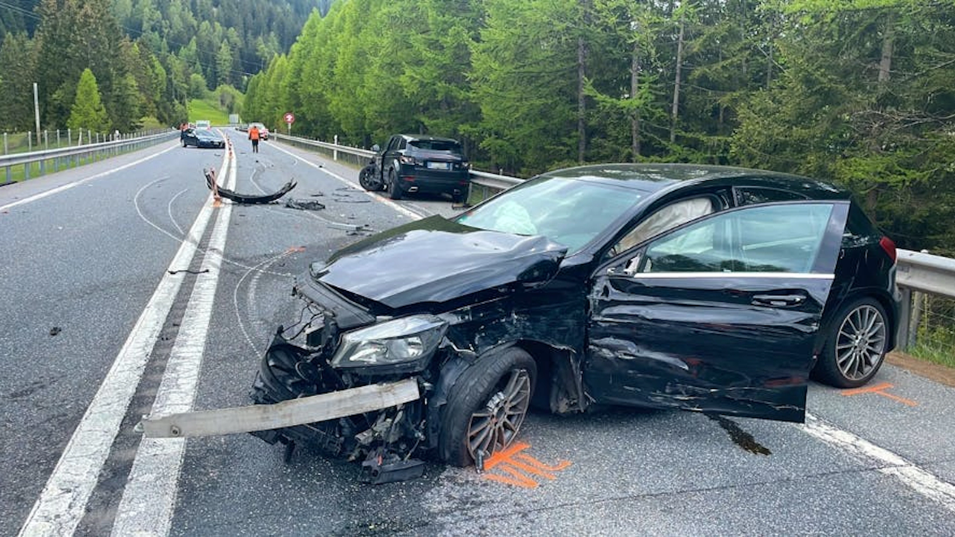 Beim Unfall in Splügen waren drei Autos involviert.