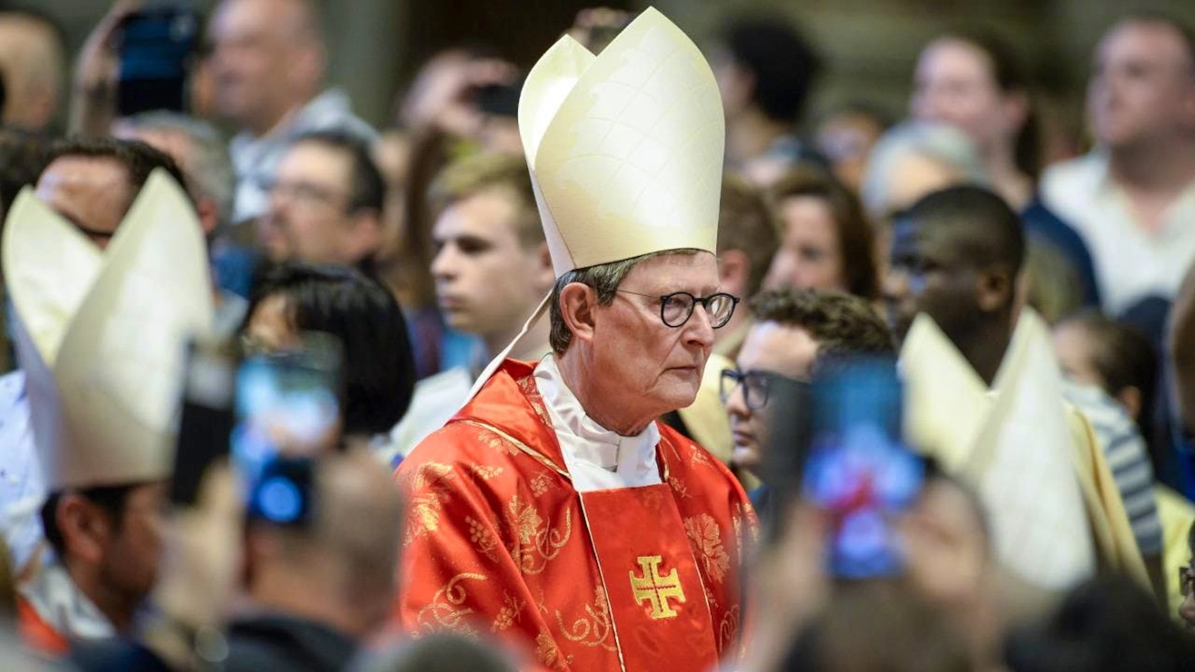 ARCHIV - Der deutsche Kardinal Rainer Maria Woelki nimmt an der Messe vor Beginn des Konklave teil. Foto: Stefano Carofei/IPA via ZUMA Press/dpa/Archivbild