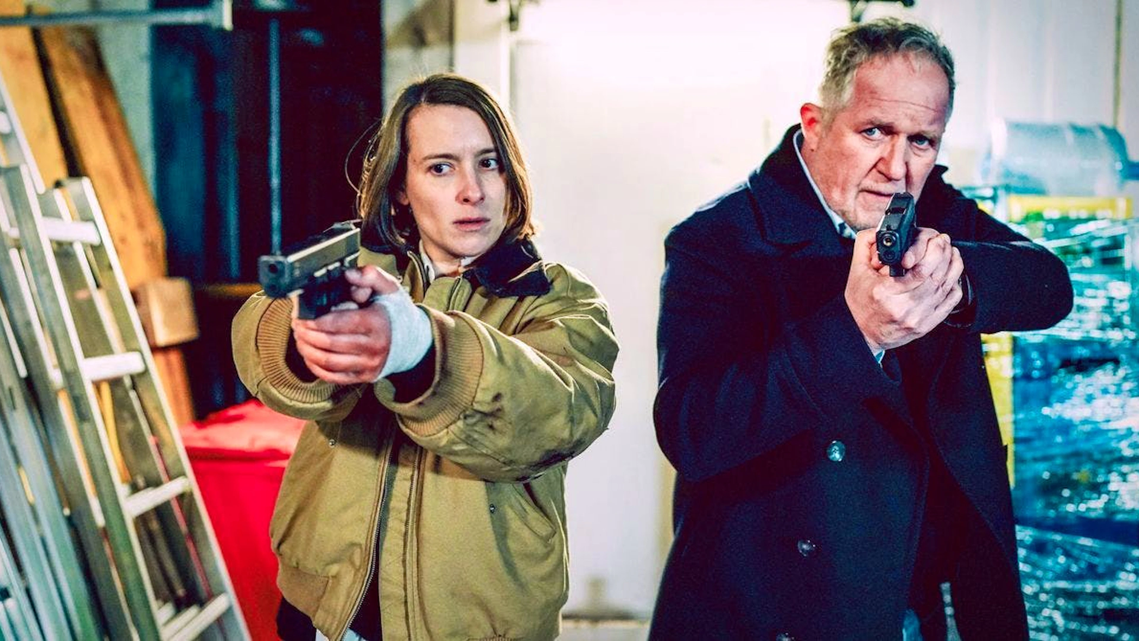 Moritz Eisner (Harald Krassnitzer) und Meret Schande (Christina Scherrer) müssen ihre Dienstwaffen einsetzen. Haben sie die Drahtzieher der Wiener Unruhen erwischt?