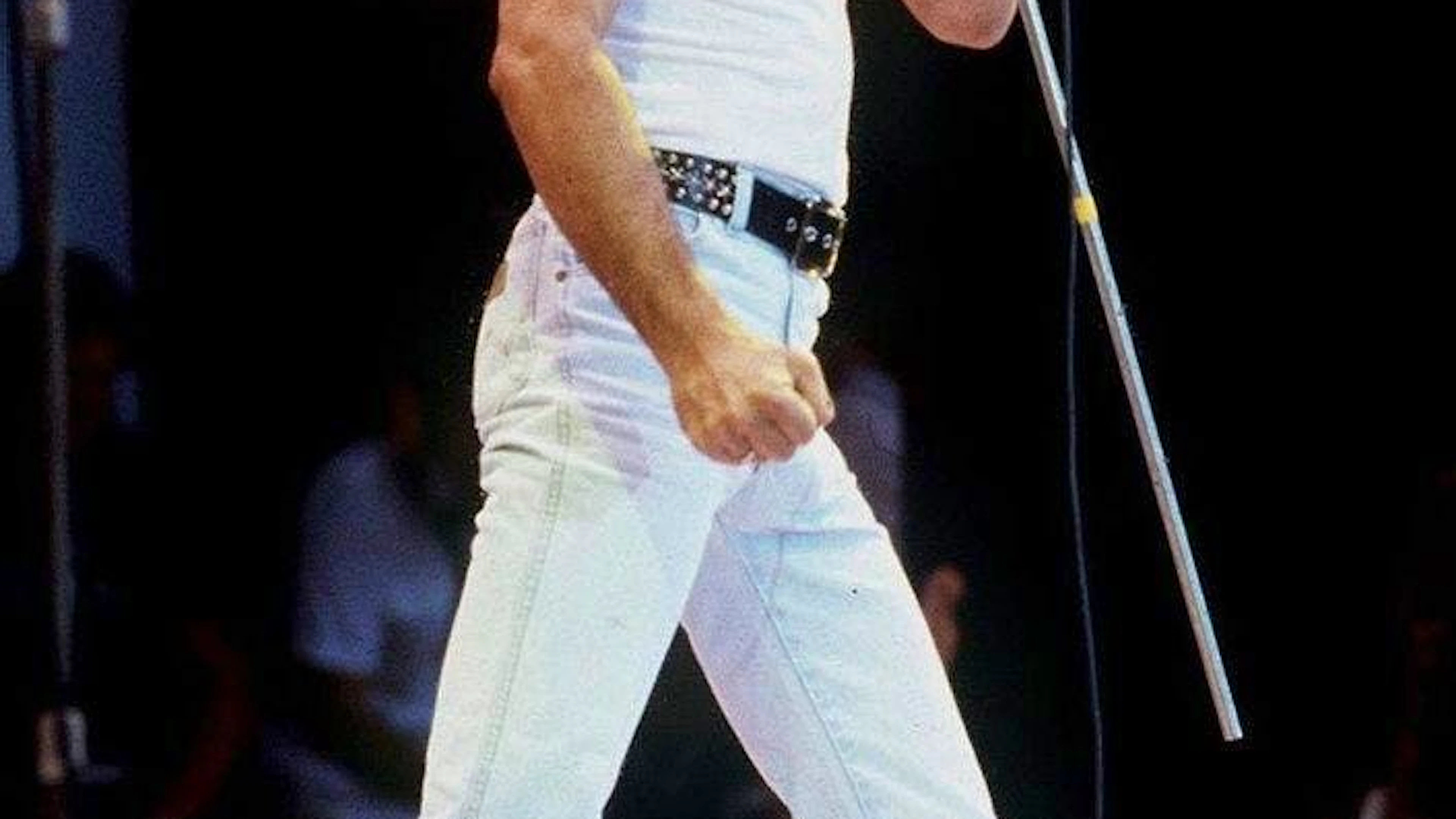 Il frontman dei Queen, Freddie Mercury, in una foto del 1985.