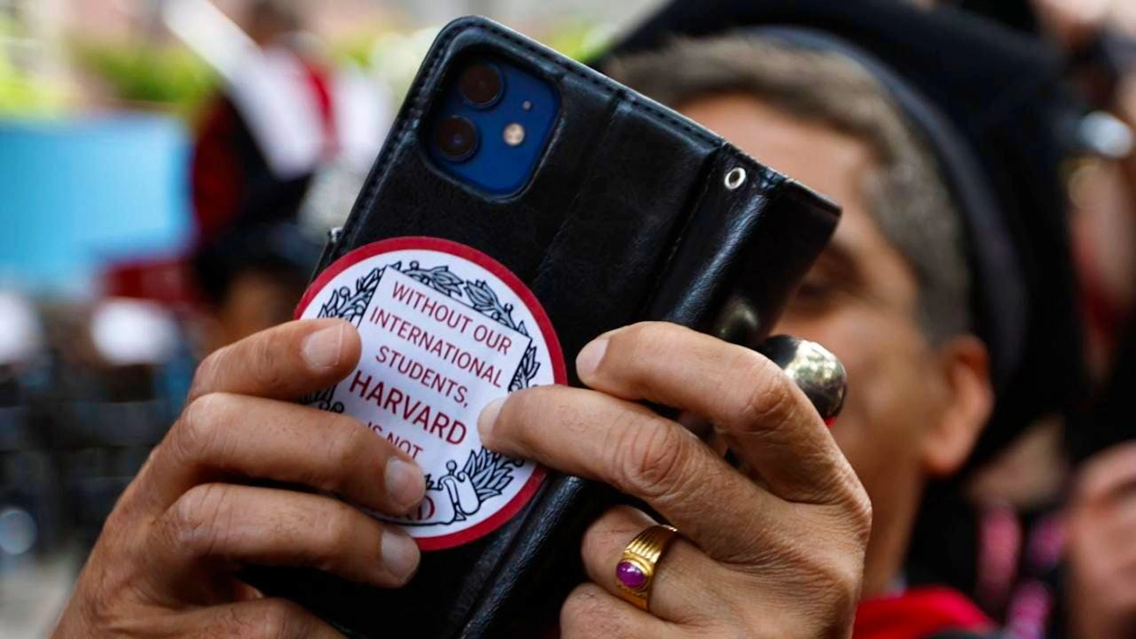 Alcuni studenti stranieri di Harvard hanno espresso paura di partecipare alle cerimonie di laurea di questa settimana.