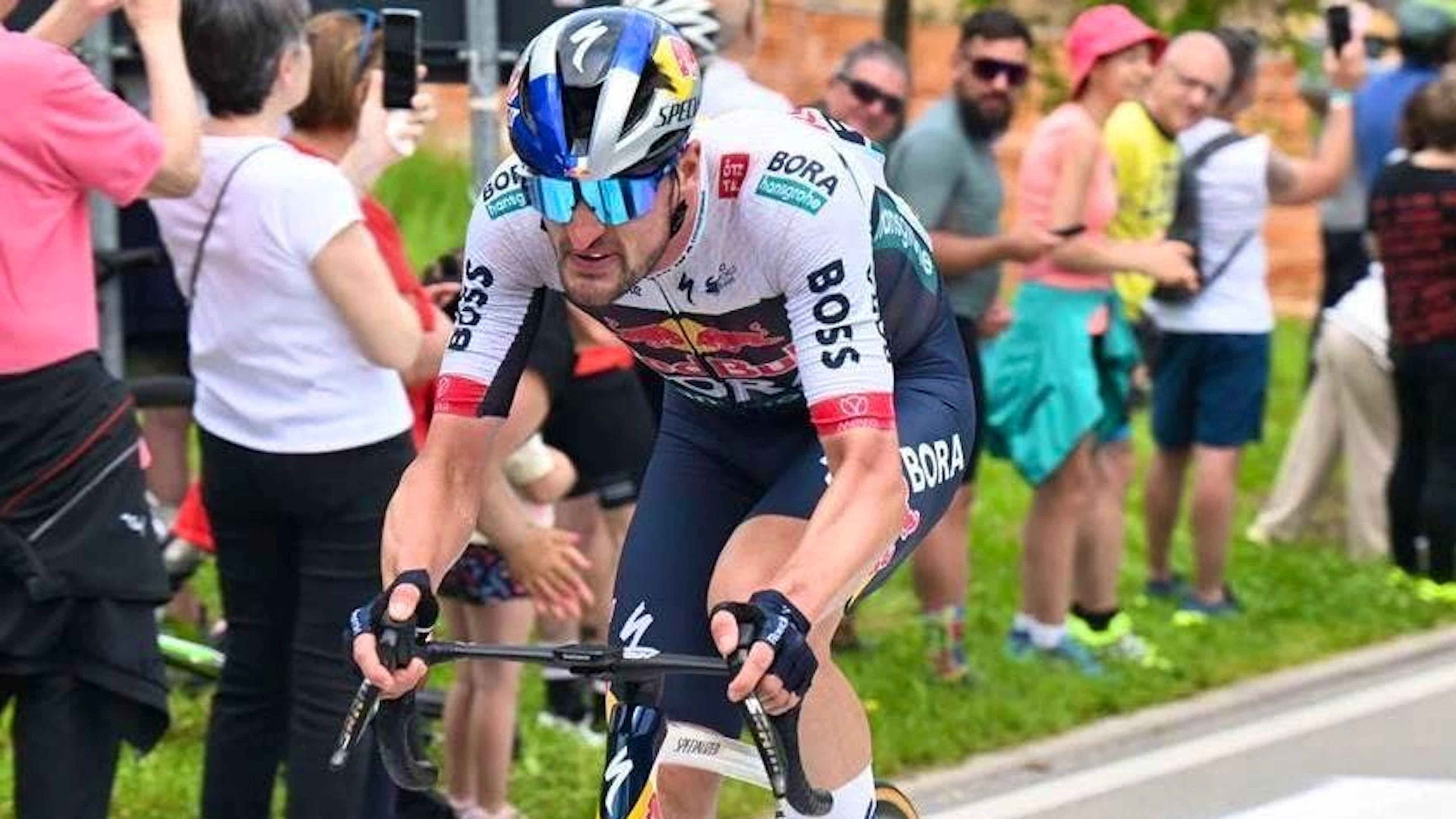 È scattato a 15km dall'arrivo